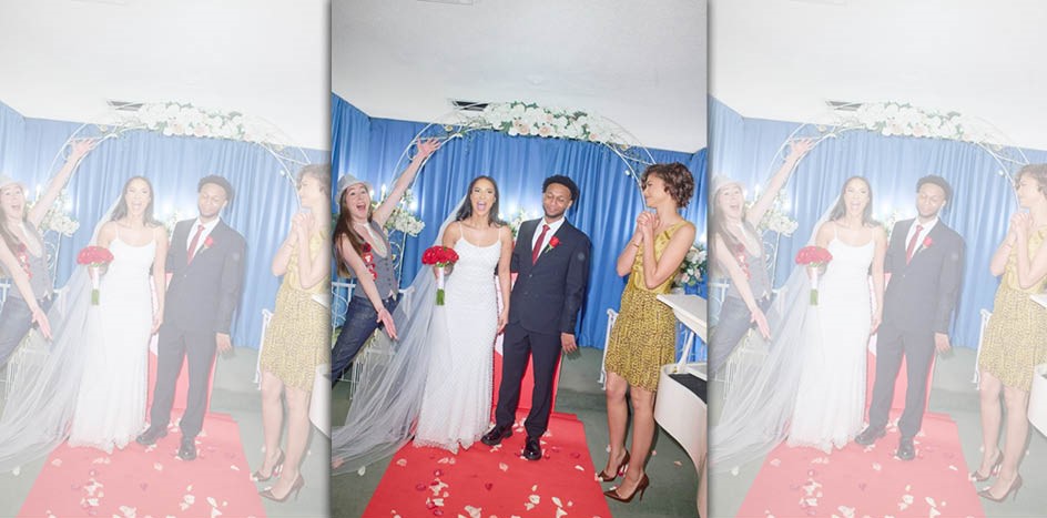 《抓馬戀人》千黛亞（右）與艾拉娜海姆（左）為新人獻上祝福。（翻攝自A24社群網頁）
