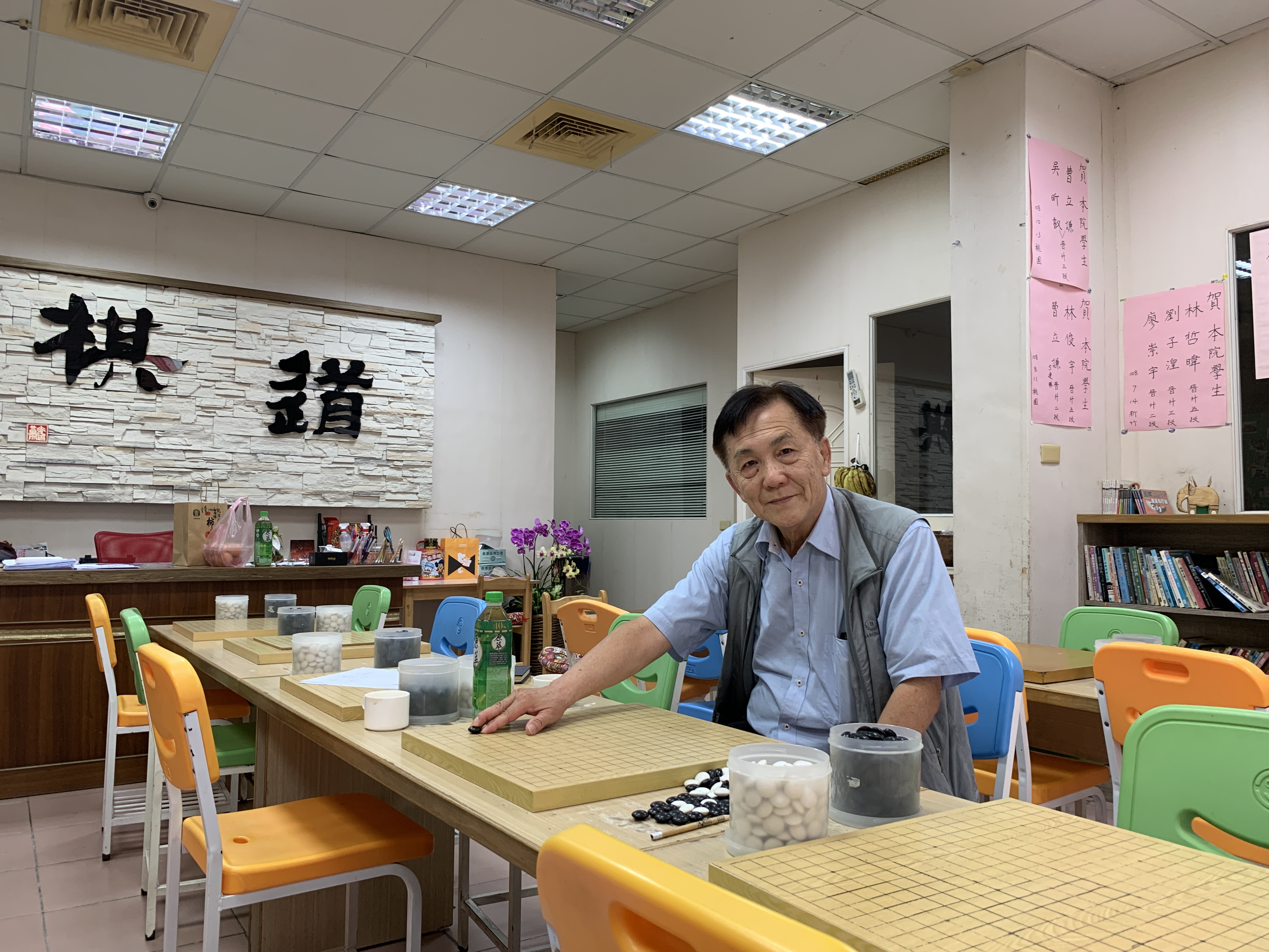 許皓鋐小時候在新竹的啟蒙老師沈萬平。（王思涵拍攝）