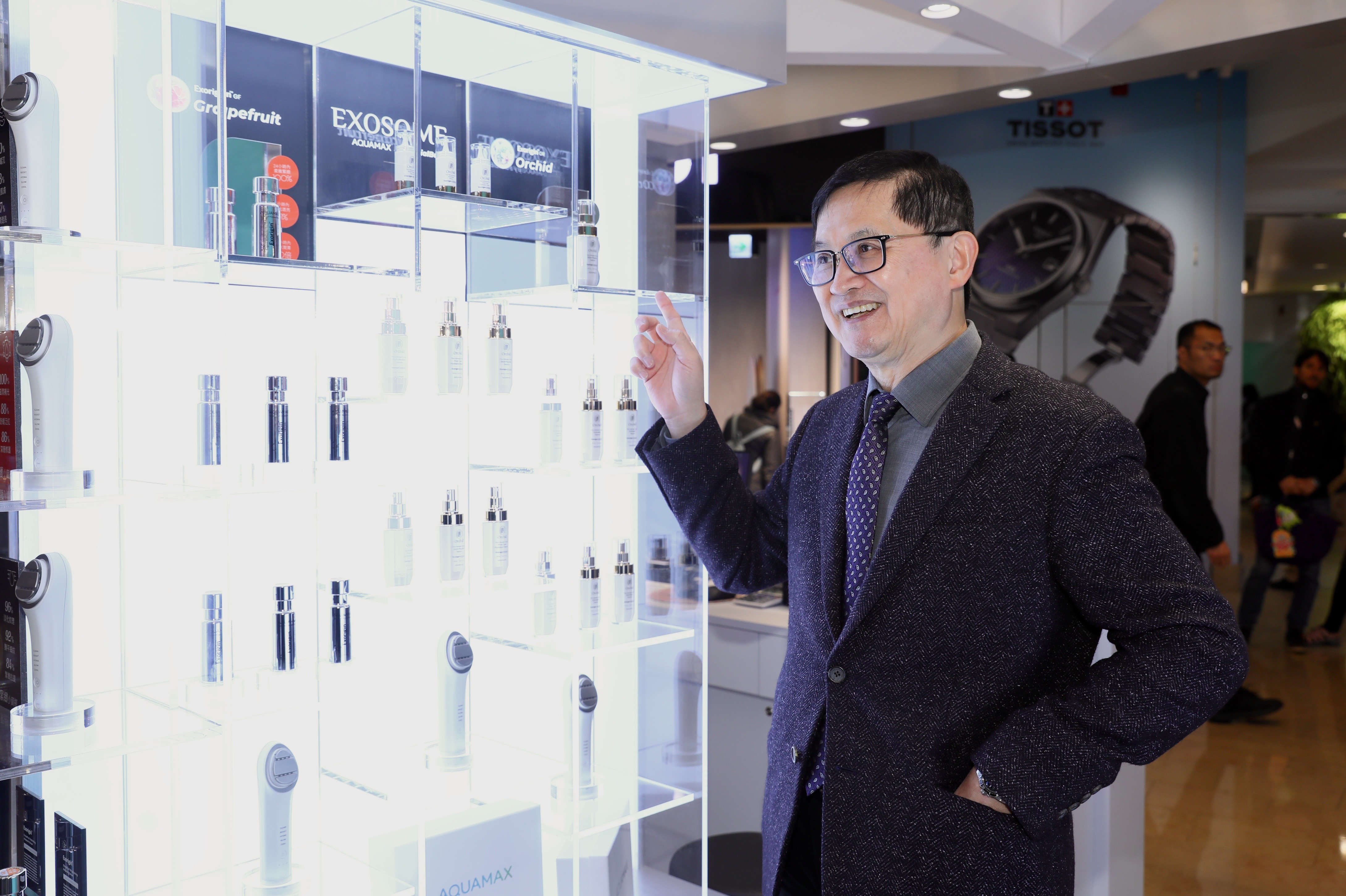 和碩董事長童子賢17日出席自家醫美保養品發表會。