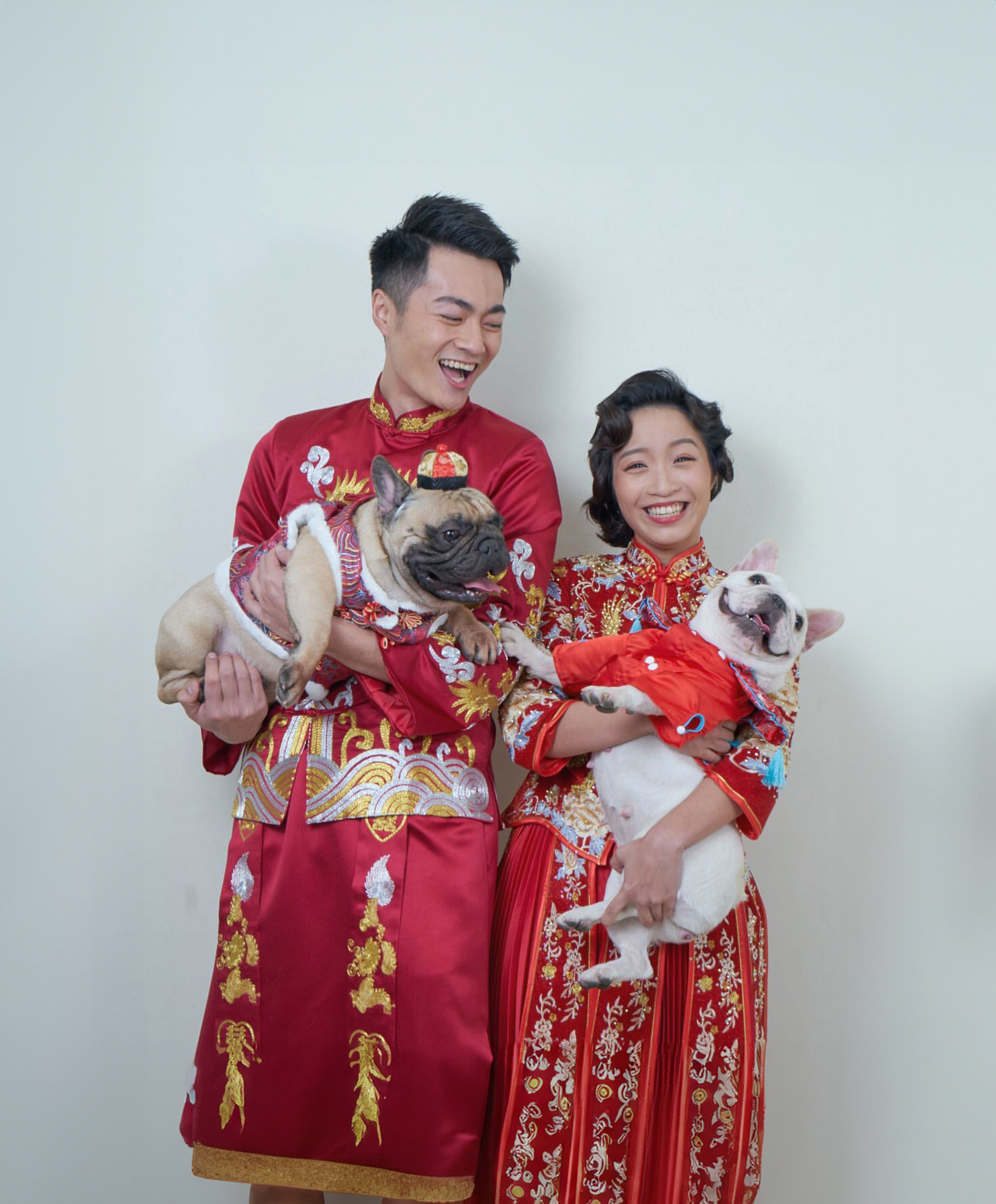 吳秉宸(左)2020年曾演出以寵物溝通為題材的戲劇《黑喵知情》。(翻攝自吳秉宸IG)