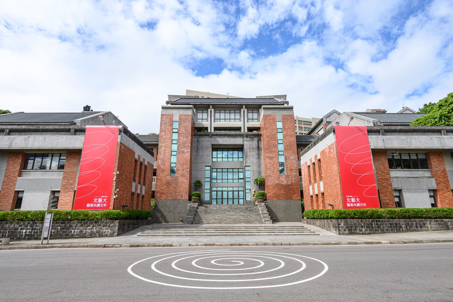 針對罷免團體進校擺攤連署，北藝大校方表示尊重學生於合法範圍內，參與公共事務的權利。（翻攝自北藝大關渡通訊臉書）