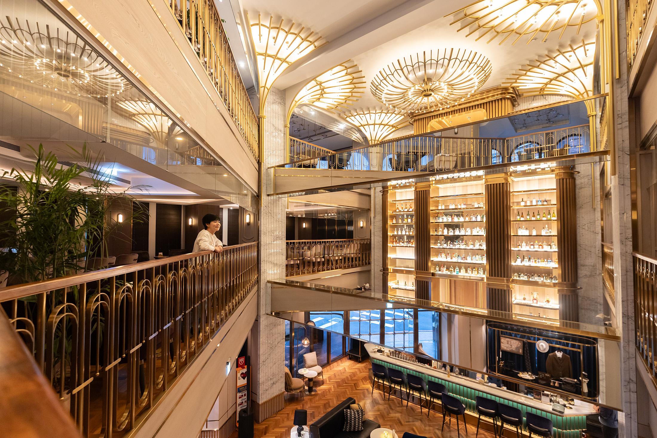 「歐酷酒店」以酒吧為核心，融匯Art Deco裝飾藝術與復古華麗，極具質感的微醺氛圍，吸引過半數海外住客慕名入住。