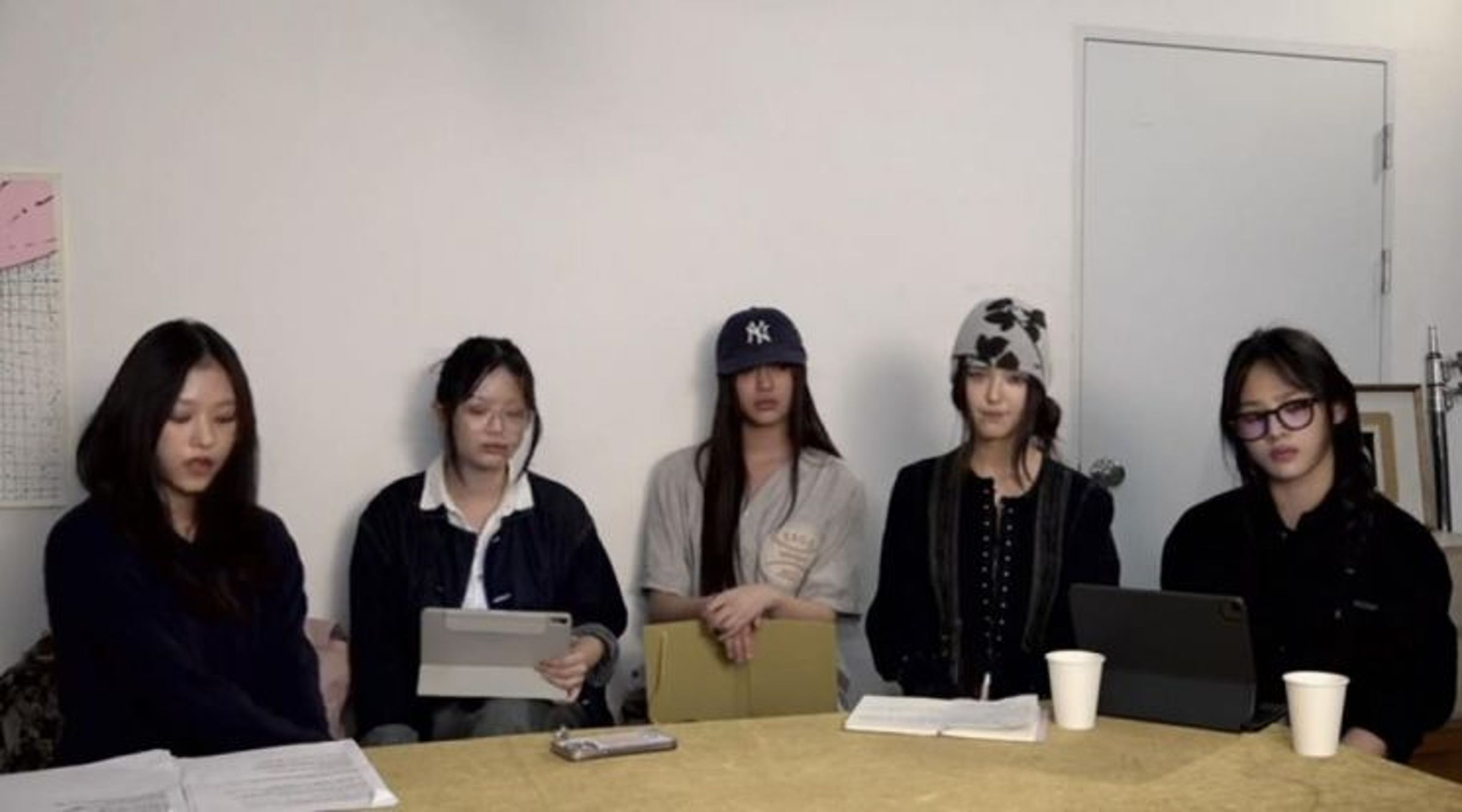 NewJeans上個月開直播要求讓閔熙珍回到原職務,Hanni指控在公司內部遭歧視。(網路圖片)