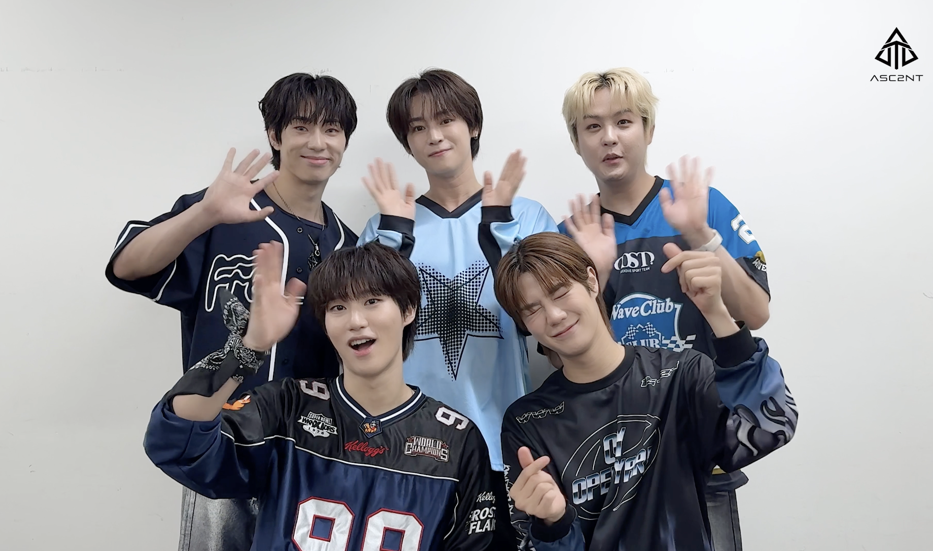 韓國男團ASC2NT由JAY、KARAM、INJUN（後排左到右）與KYLE、REON（前排左到右）組成，最近推出新單曲專輯。（J&B Entertainment提供）