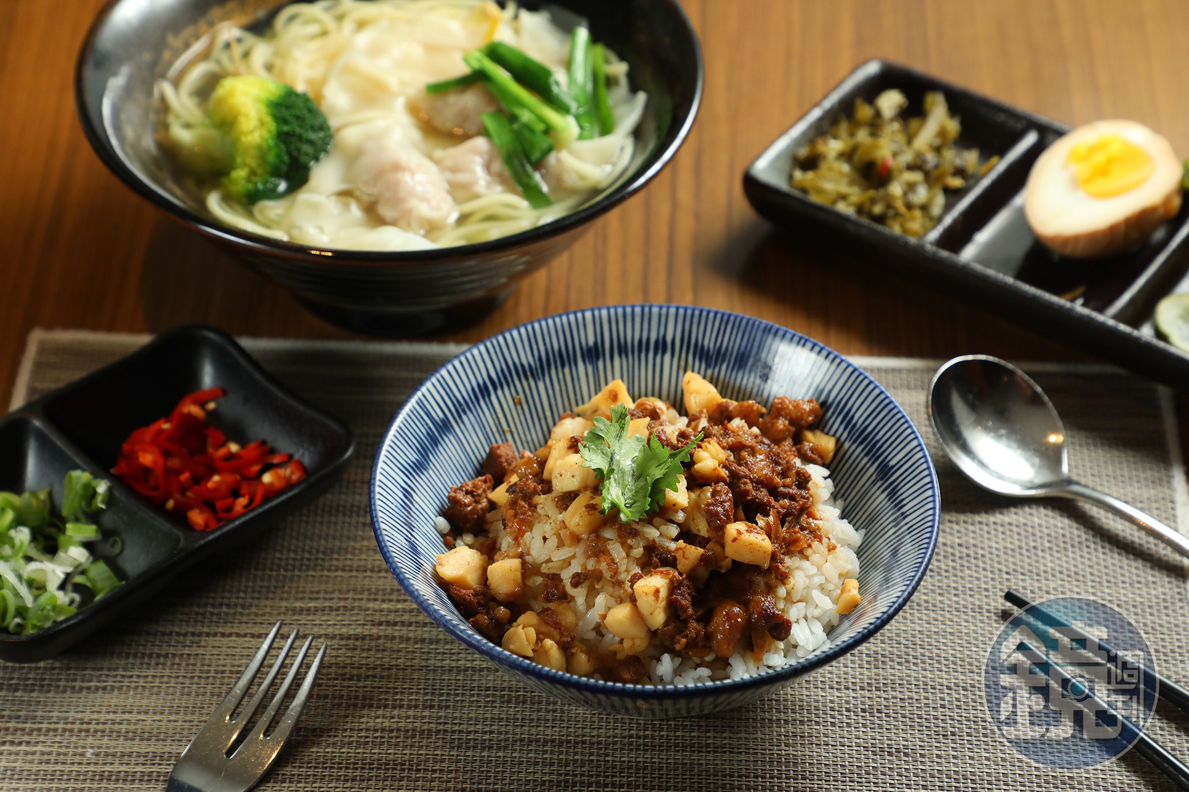 衛斯理的早餐提供滷肉飯、餛飩麵與歐姆蛋等主餐選擇。