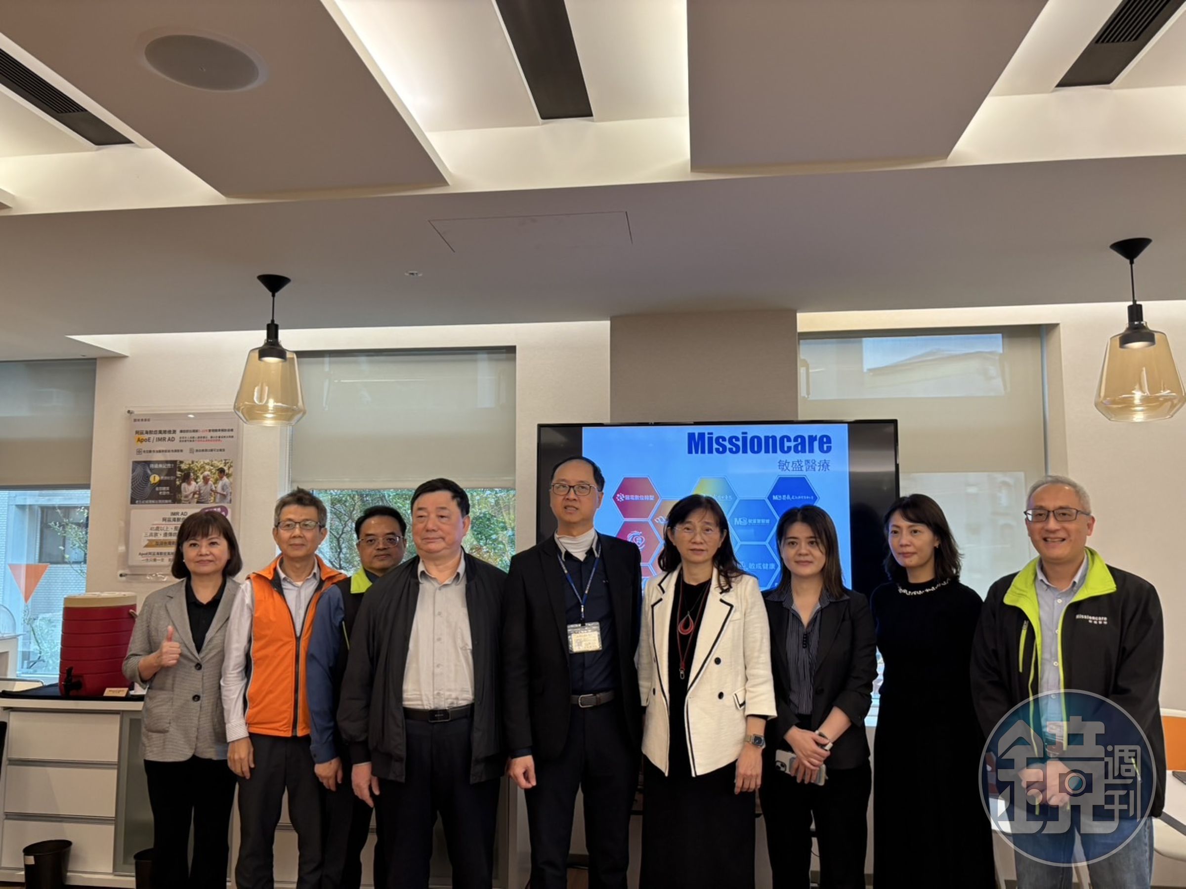盛弘總經理劉慶文（左4）將與敏盛醫療機構旗下各單位主管，共同打造敏盛下一個50年。