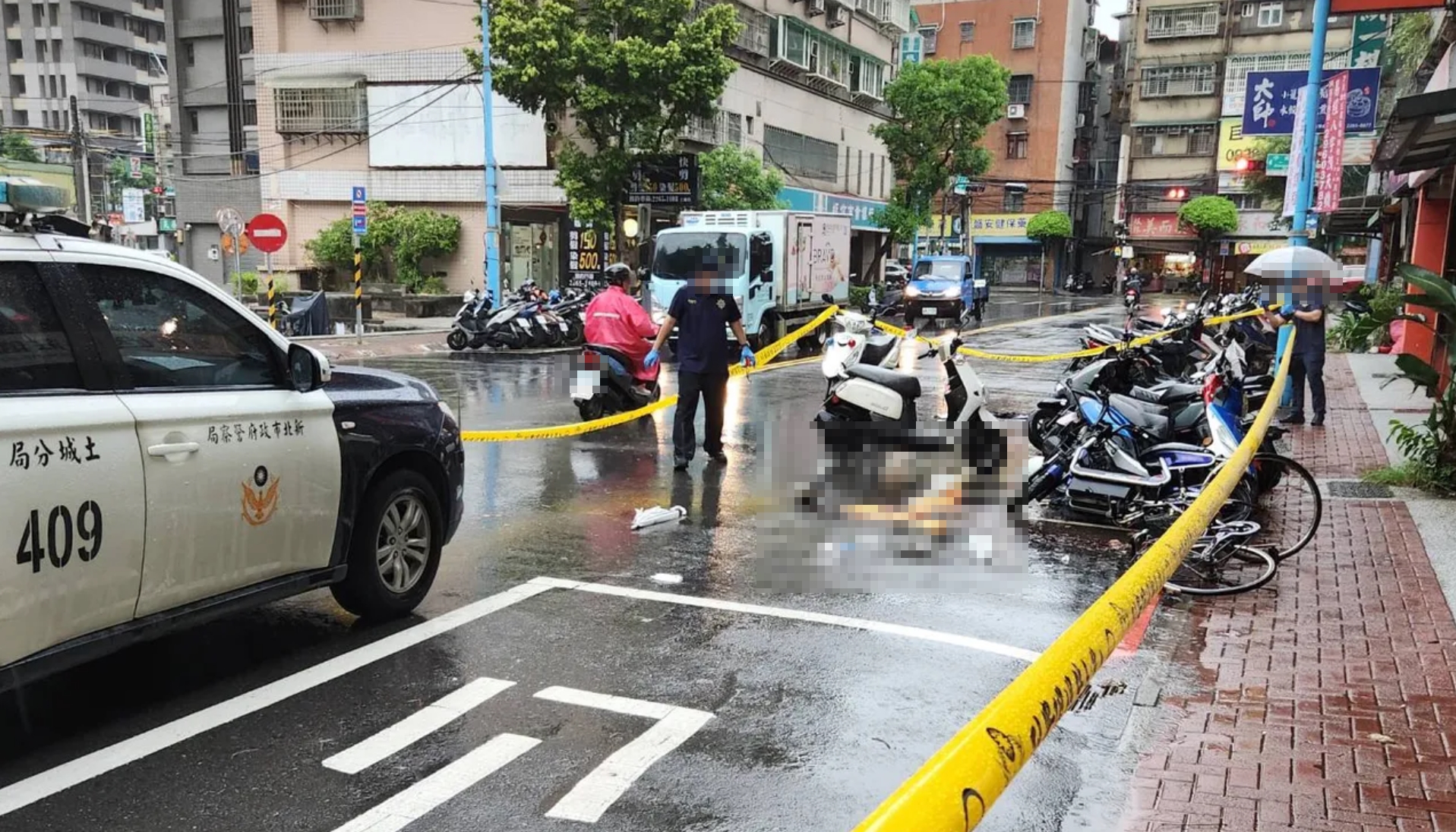 謝姓男子疑似與妻子吵架，竟持刀猛刺妻子、小姨子，姊妹倆緊急送醫仍宣告不治。（翻攝畫面）