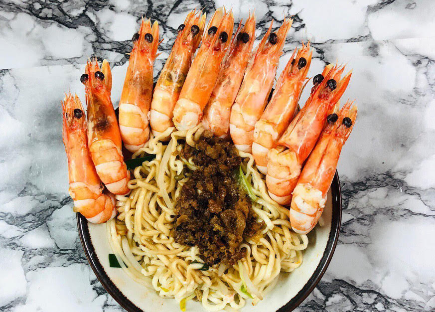 一名熟客吃完麵後才發現忘記帶錢，老闆佛心讓他賒帳，對方從此音訊全無。數月後老闆才得知對方消失的真相。（翻攝呷福飽臉書粉專）