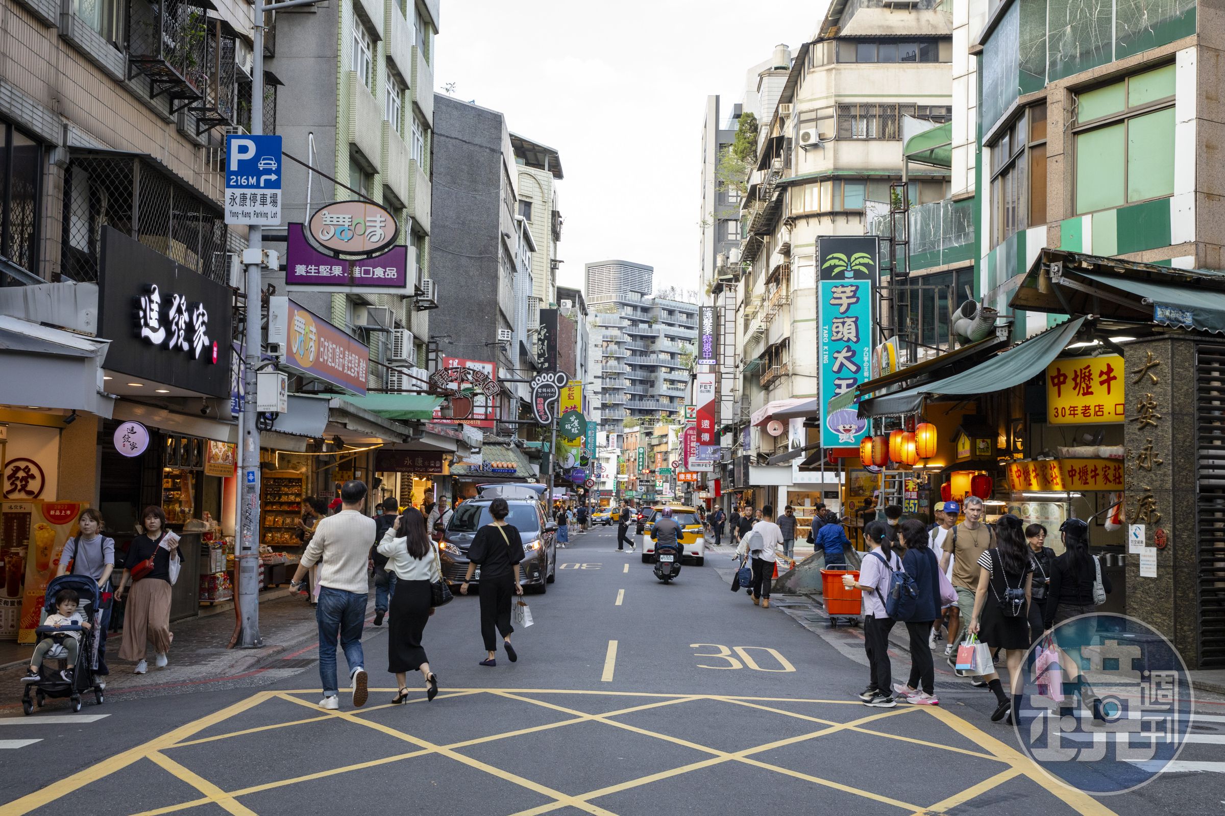 據統計，士林夜市、九份、永康街及台北捷運中山站等地較易發生外國旅客遭竊案件。圖為永康街。（本刊資料照）