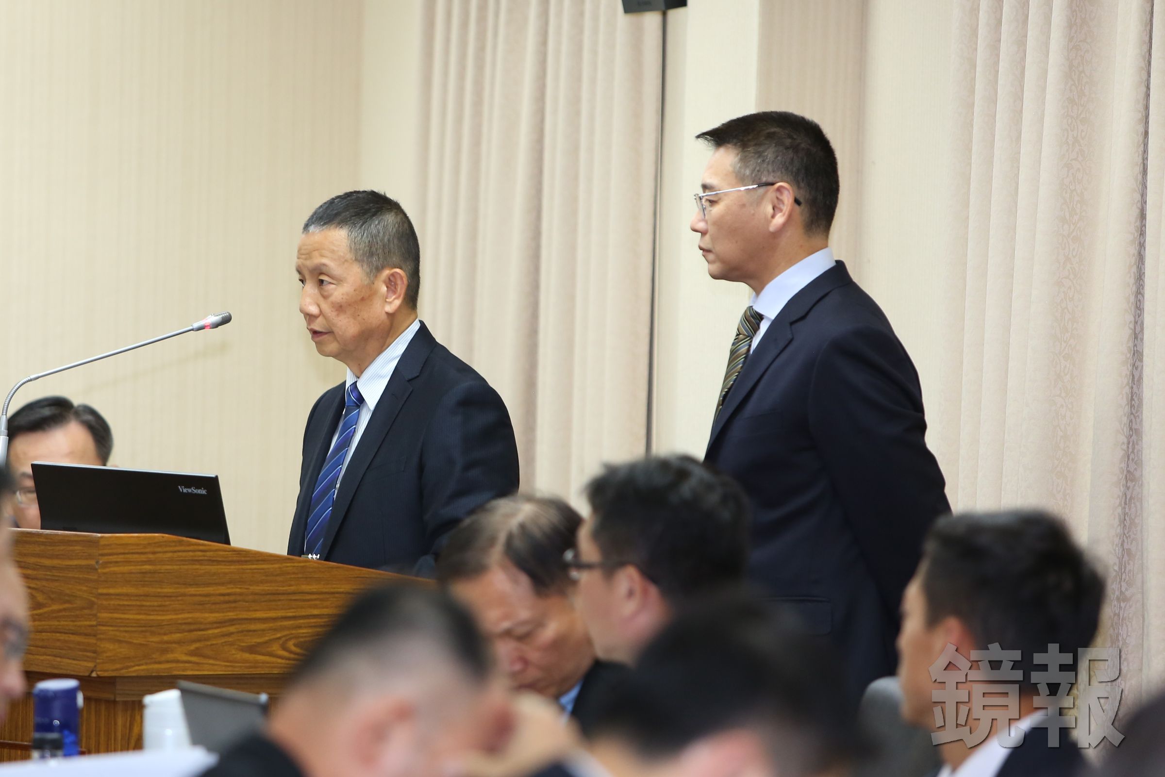 國防部代表回應沈伯洋關於松機遷移的相關進度與考量。（鏡報姜永年）