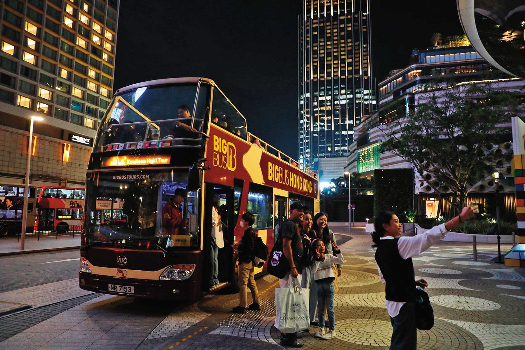 Big Bus九龍夜遊的集合與下車地點都在K11 MUSEA Donut Playhouse前面。