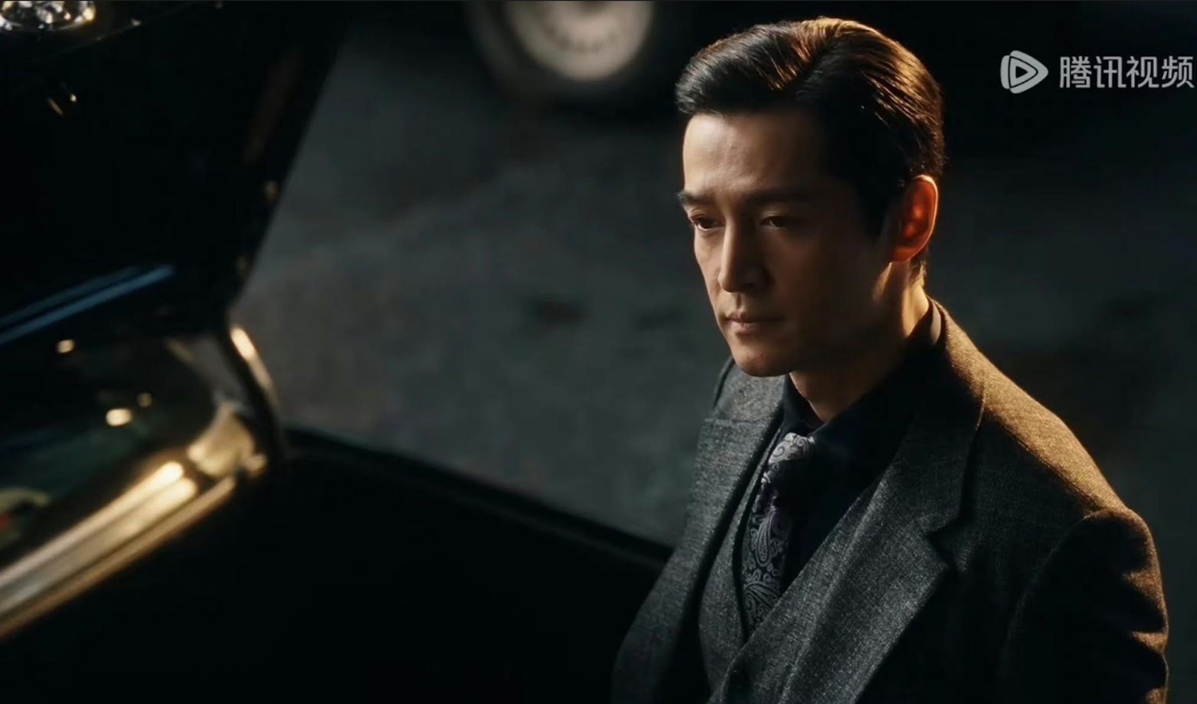 王家衛執導並任總監製的電視劇《繁花》日前播畢,演員片酬也曝光,胡歌以1.1億傲視所有演員。(翻攝自繁花官博)