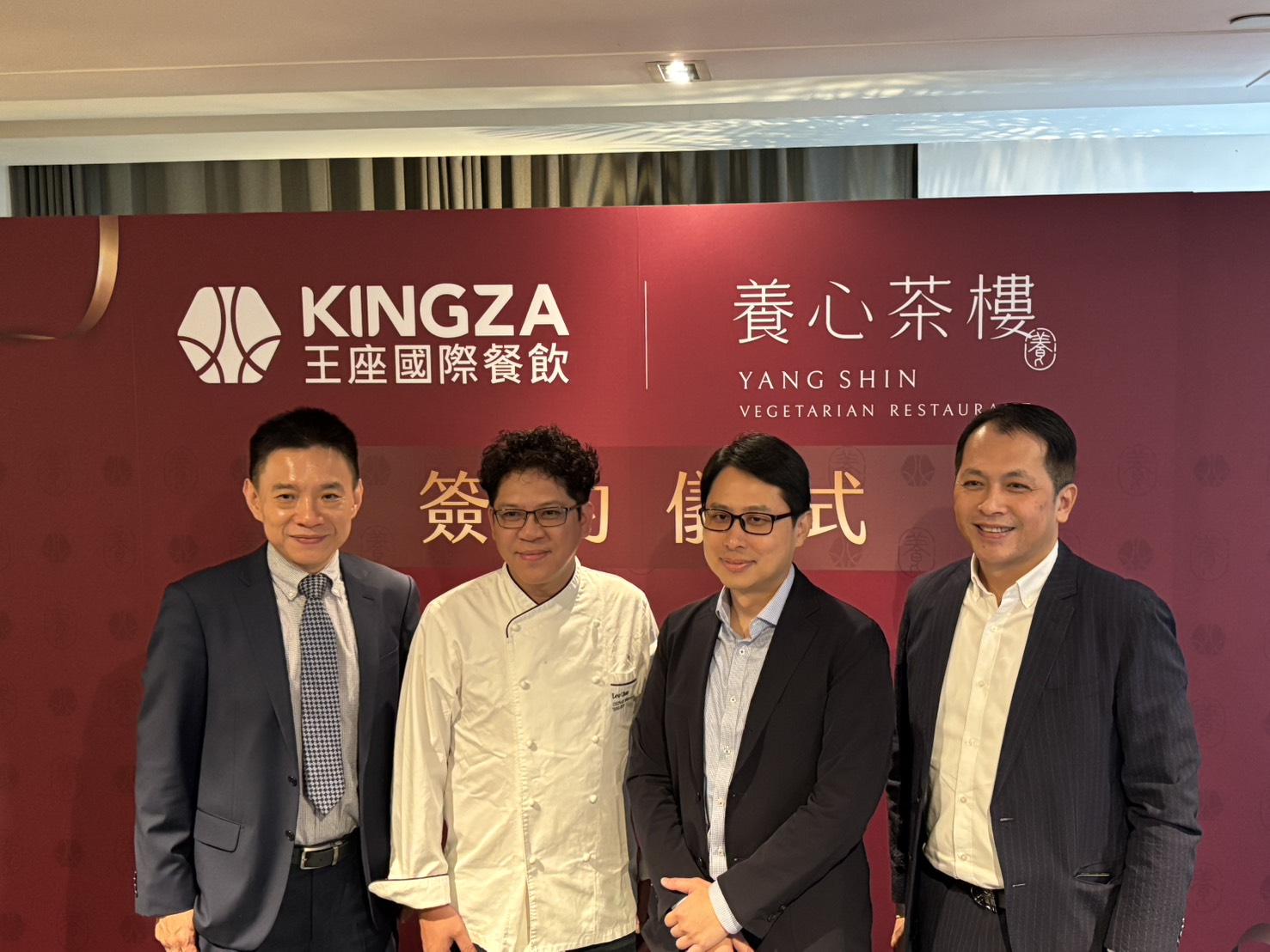 王座國際以新台幣1.071億元取得養心餐飲集團51％股權，這是公司首次跨出代理經營連鎖直營餐飲服務，以併購來擴大業務版圖。