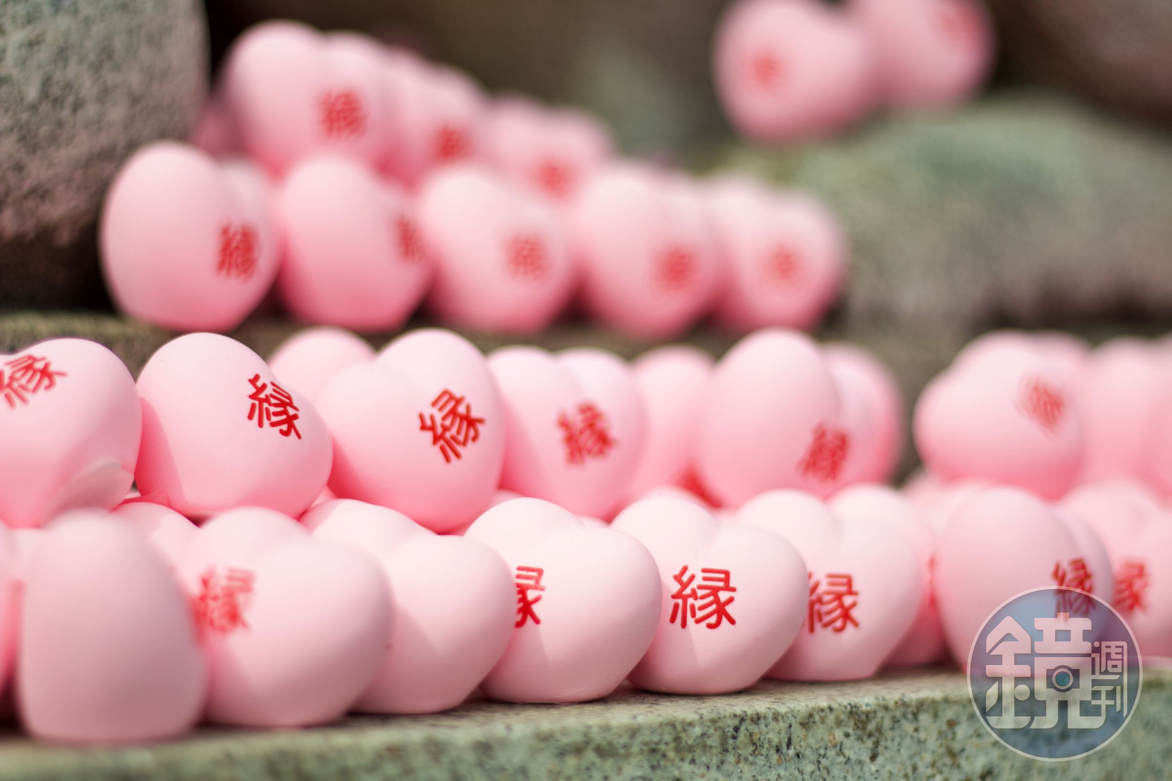 粉紅愛心造型的御神籤,300日圓/個。