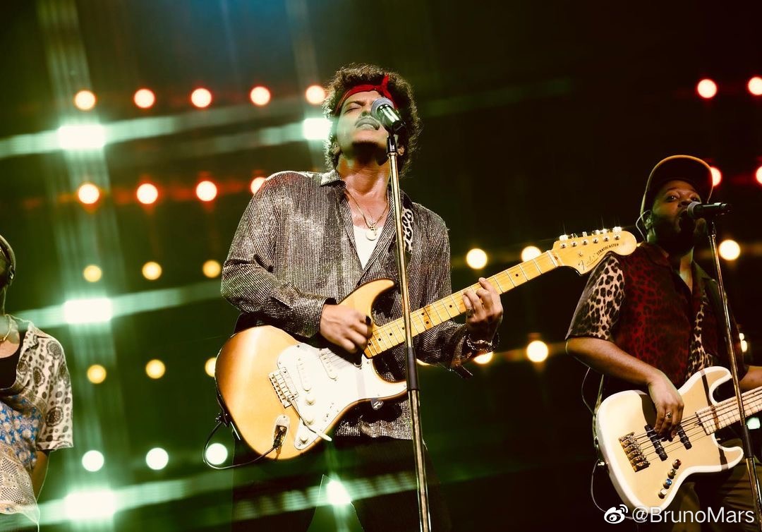 火星人布魯諾在高雄開唱後因稱「謝謝中國台灣」，引發爭議。（翻攝自Bruno Mars微博）