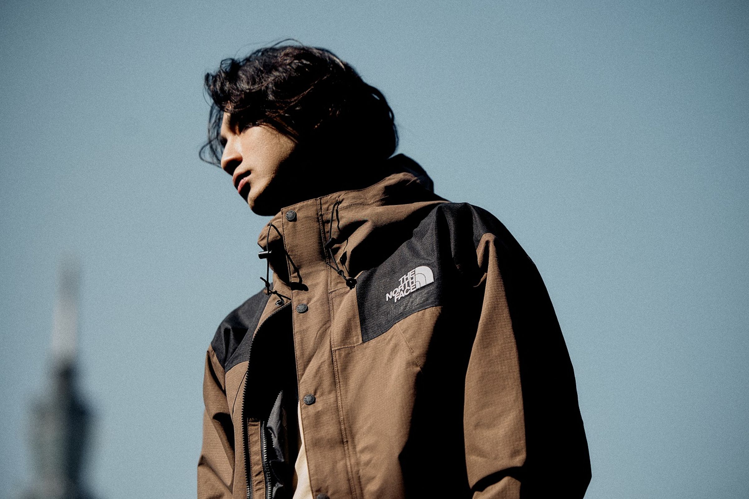 章廣辰身著MOUNTAIN JACKET防水外套。（The North Face提供）