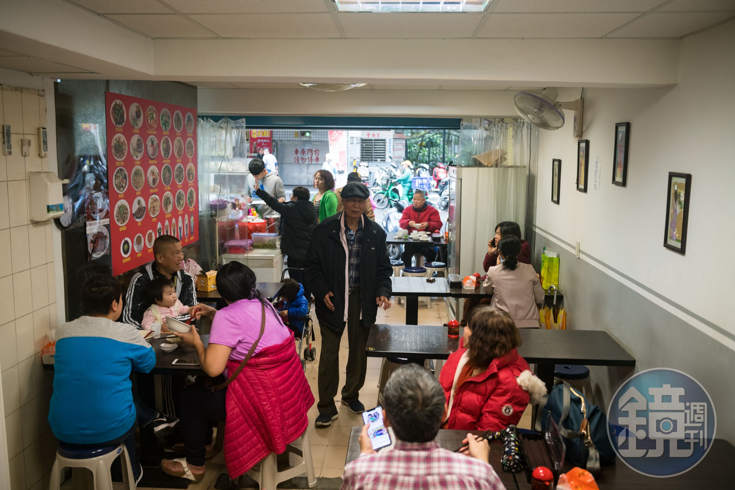 比起街上老牌小吃店,開業時間不算長,但人氣很高。