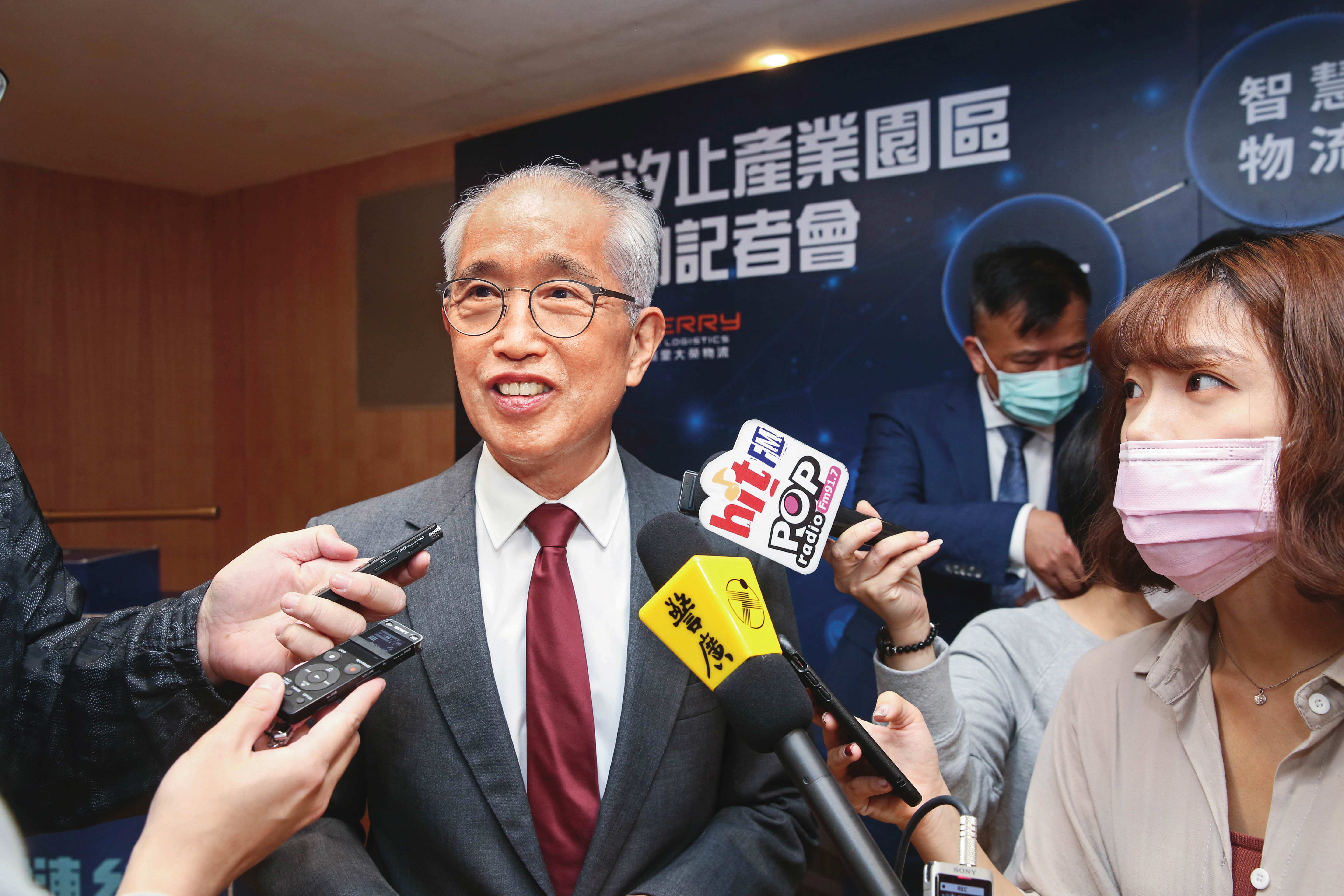 台灣嘉里大榮前身為本土老字號物流業者大榮貨運,目前董事長為沈宗桂。
