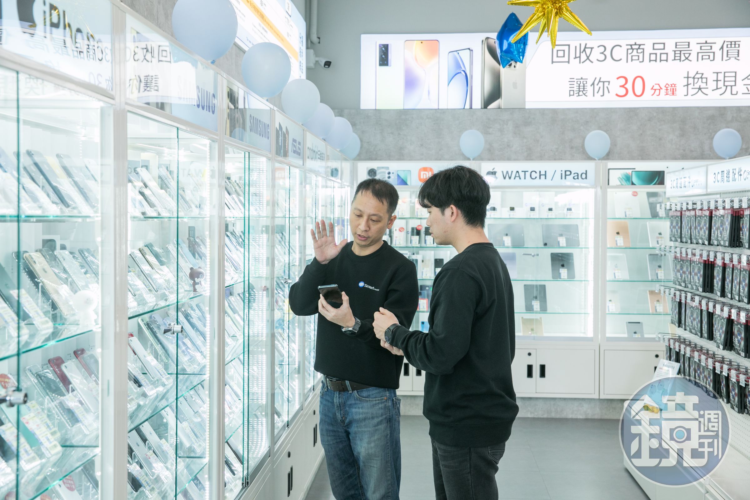 莊涵凱17歲第一份工就是在通訊行上班，在這個行業深耕27年，他把二手手機這門生意做得專精。