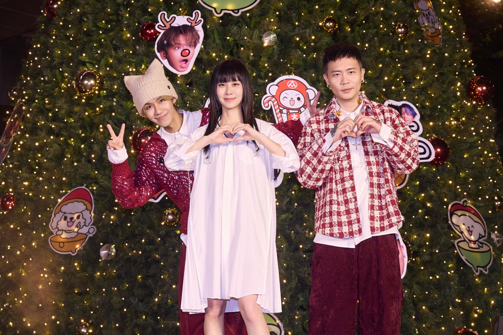 白安、鼓鼓、蕭秉治點亮巨型耶誕樹　化身耶誕超人陪弱勢前行