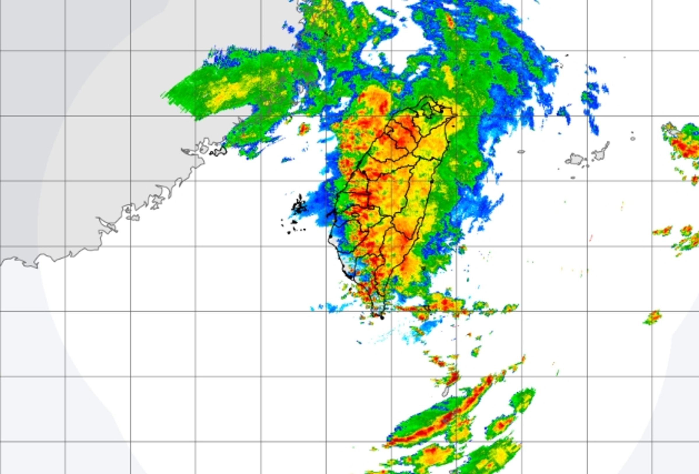 中央氣象署對13縣市發布大雷雨即時訊息,其中台中以南及台東持續時間至12時45分止。(翻攝自中央氣象署官網)