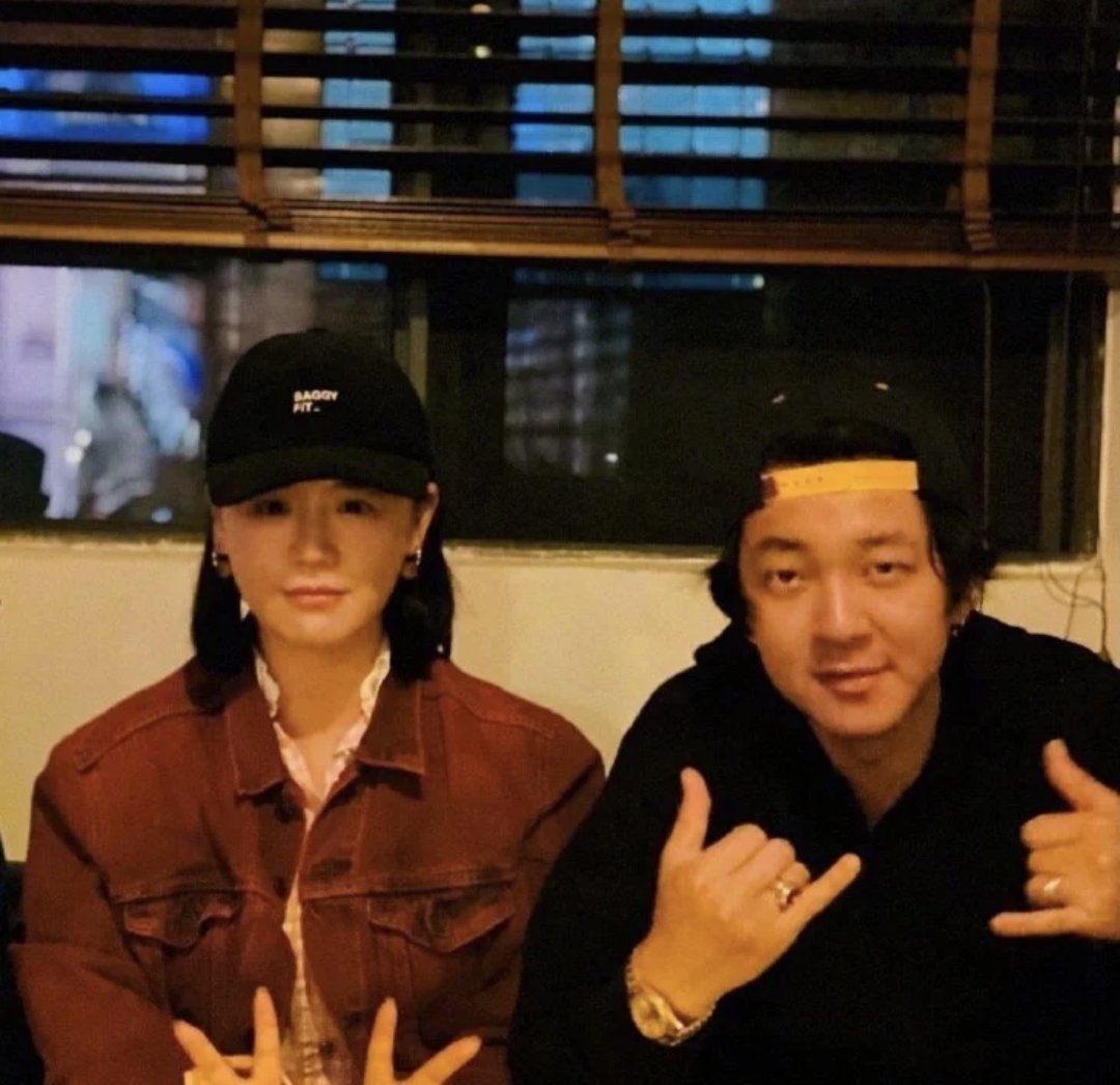 馬思純2021年與樂團主唱男友張曼樂交往，男方屢爆爭議事件，當時戀愛腦的馬思純卻一直不願與對方分手。（微博圖片）