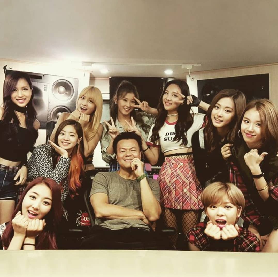 朴軫永一手培育TWICE，是JYP娛樂現最賺錢女團。（翻攝JYP IG）