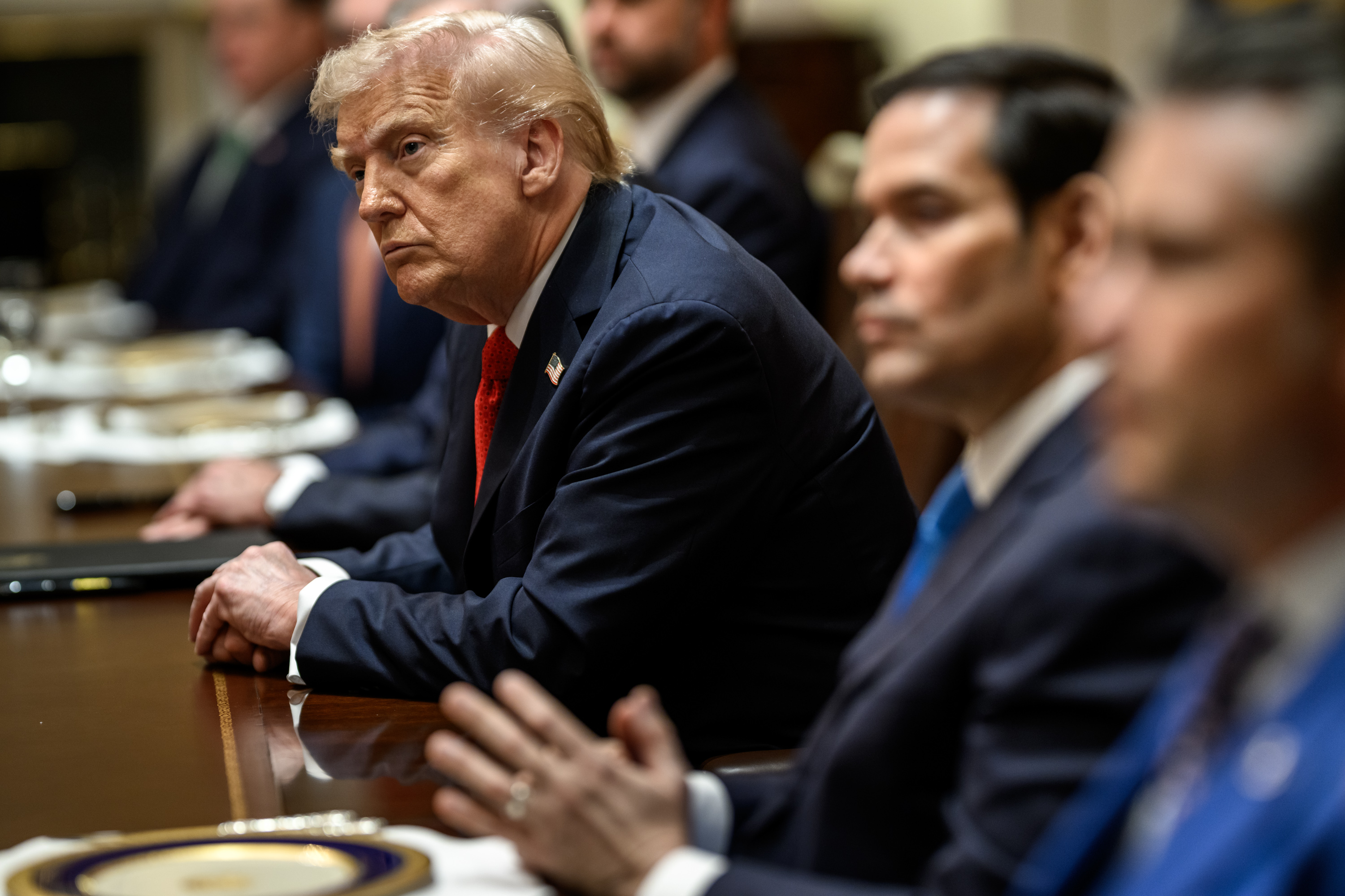 美國總統川普不滿加拿大安大略省播放反關稅廣告,宣布對加拿大進口商品加徵10%關稅。(取自白宮Flickr)