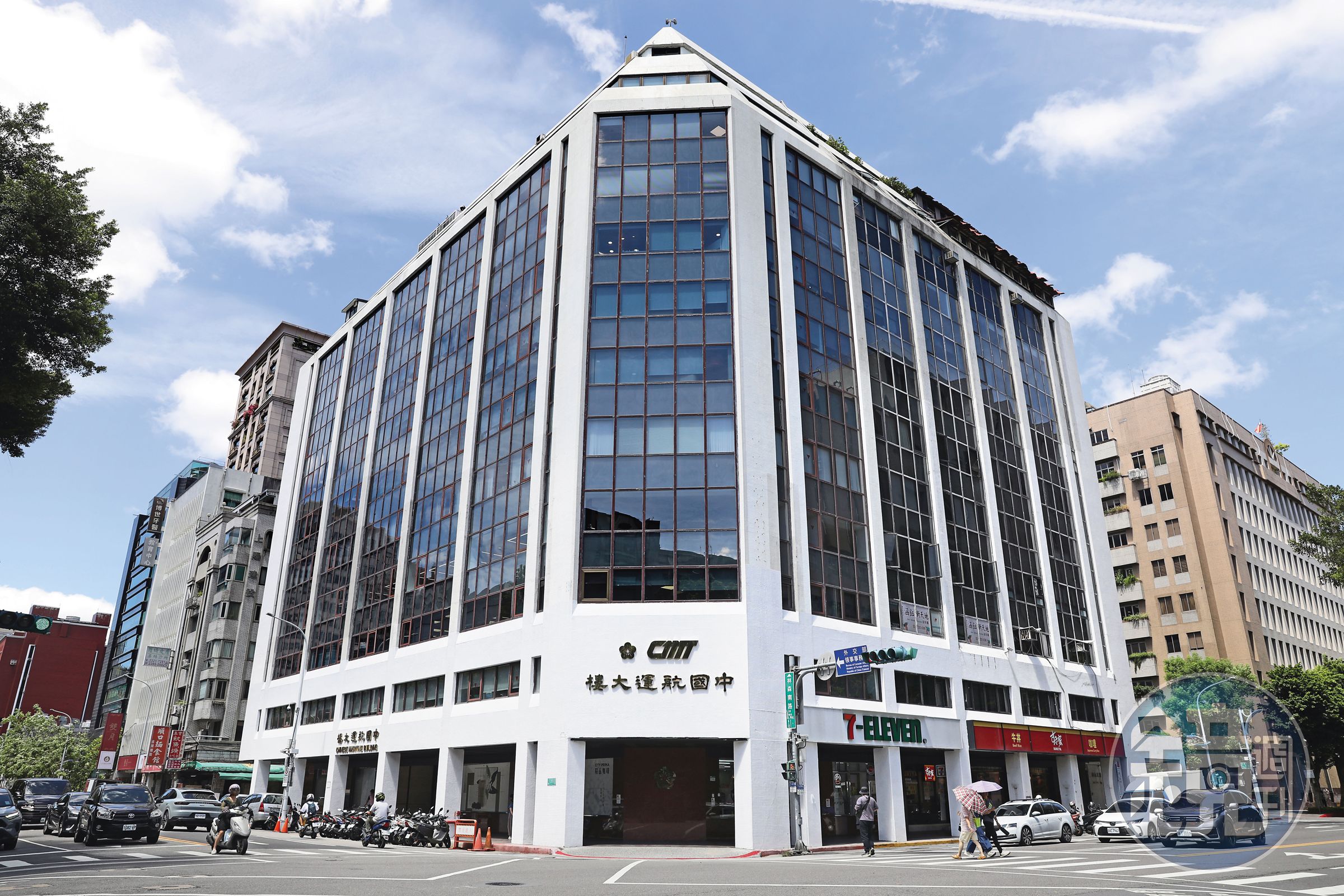 陳佩琪以柯文哲名義,去年5月以現金4千3百萬元,買下立法院附近的商辦「中國航運大樓」(圖)。