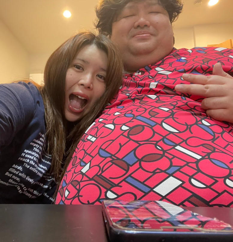 坂口杏里因突襲男友飯店房間開直播,最後被男友轟出門。(翻攝X@Nishi_hara_1919)