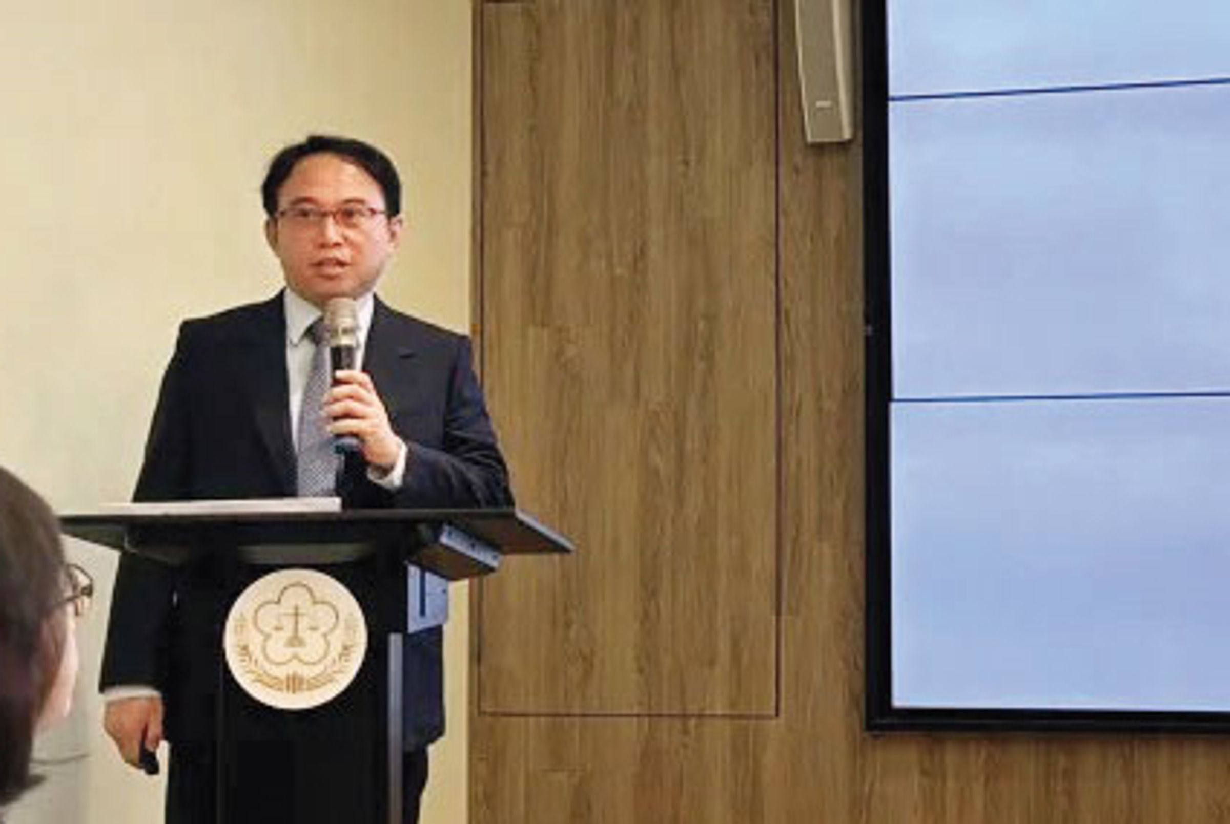 高檢署檢察官黃冠運為諸慶恩聲請第二次再審後，全案平冤。（台灣高等檢察署提供）