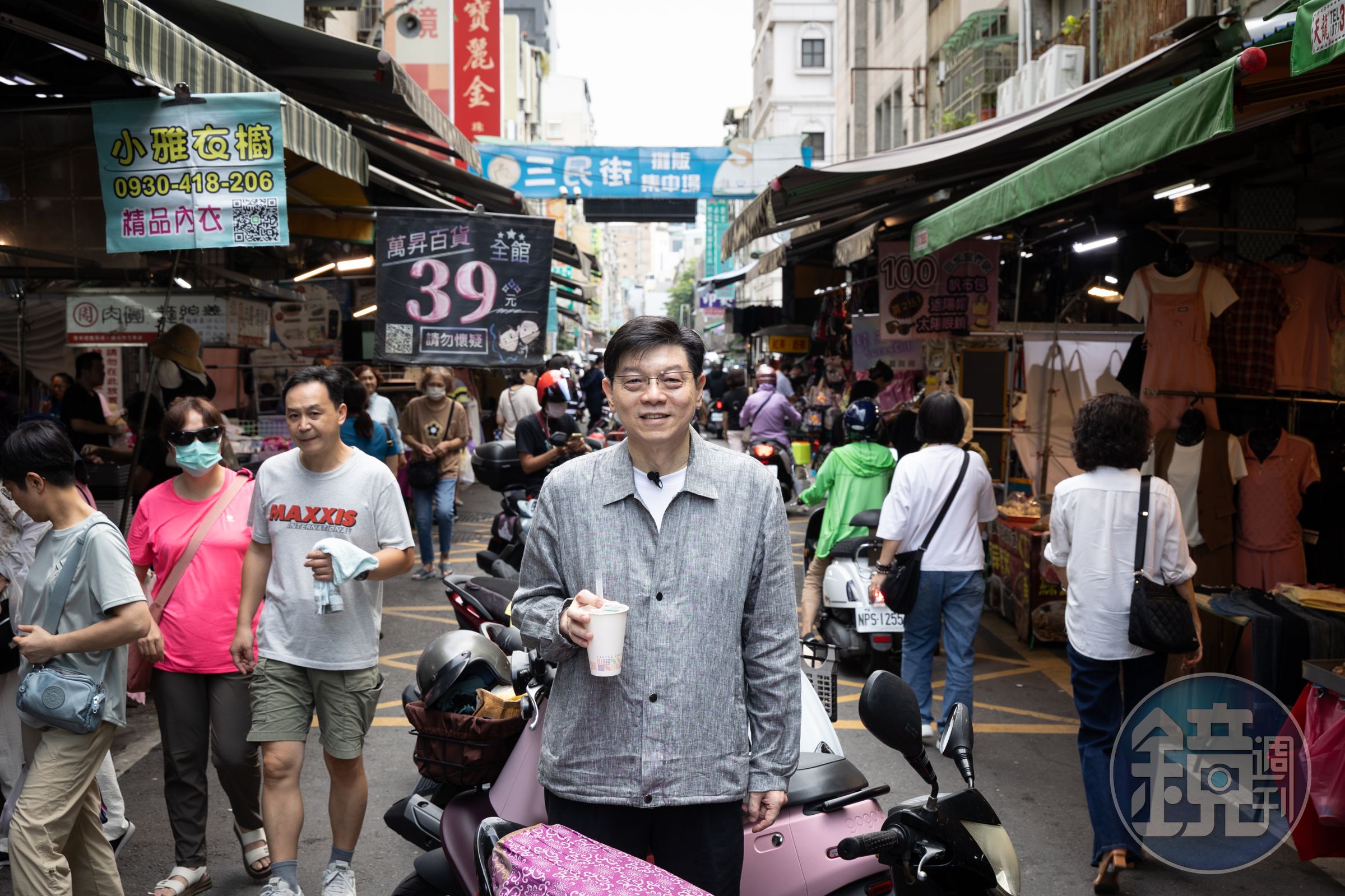 來到高雄,必須習慣在機車陣中尋覓美食。