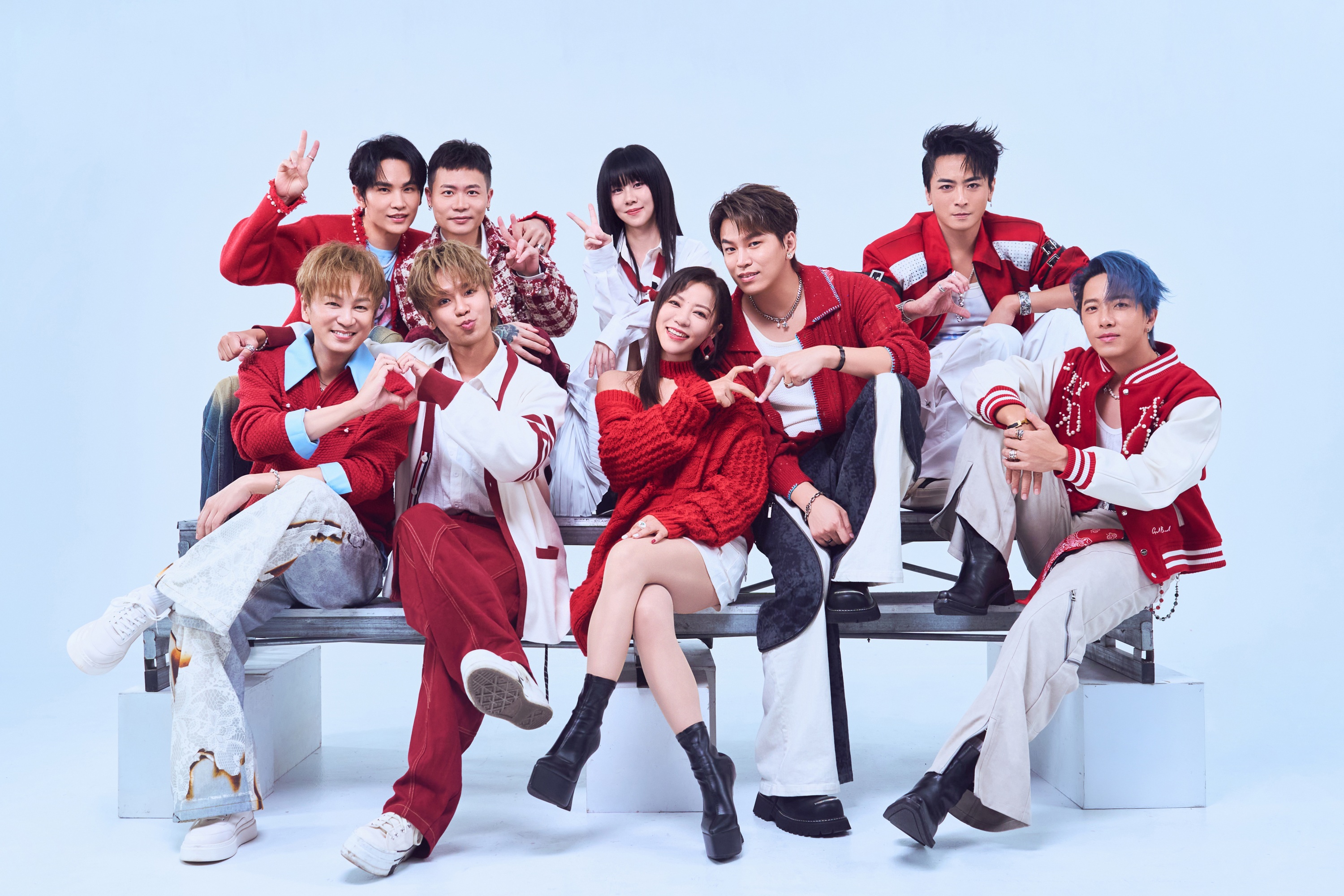 Energy、丁噹、白安、鼓鼓呂思緯與蕭秉治推出公益耶誕歌曲〈聖誕夜驚魂〉，也將以公益演唱會陪大家度過平安夜。（相信音樂提供）