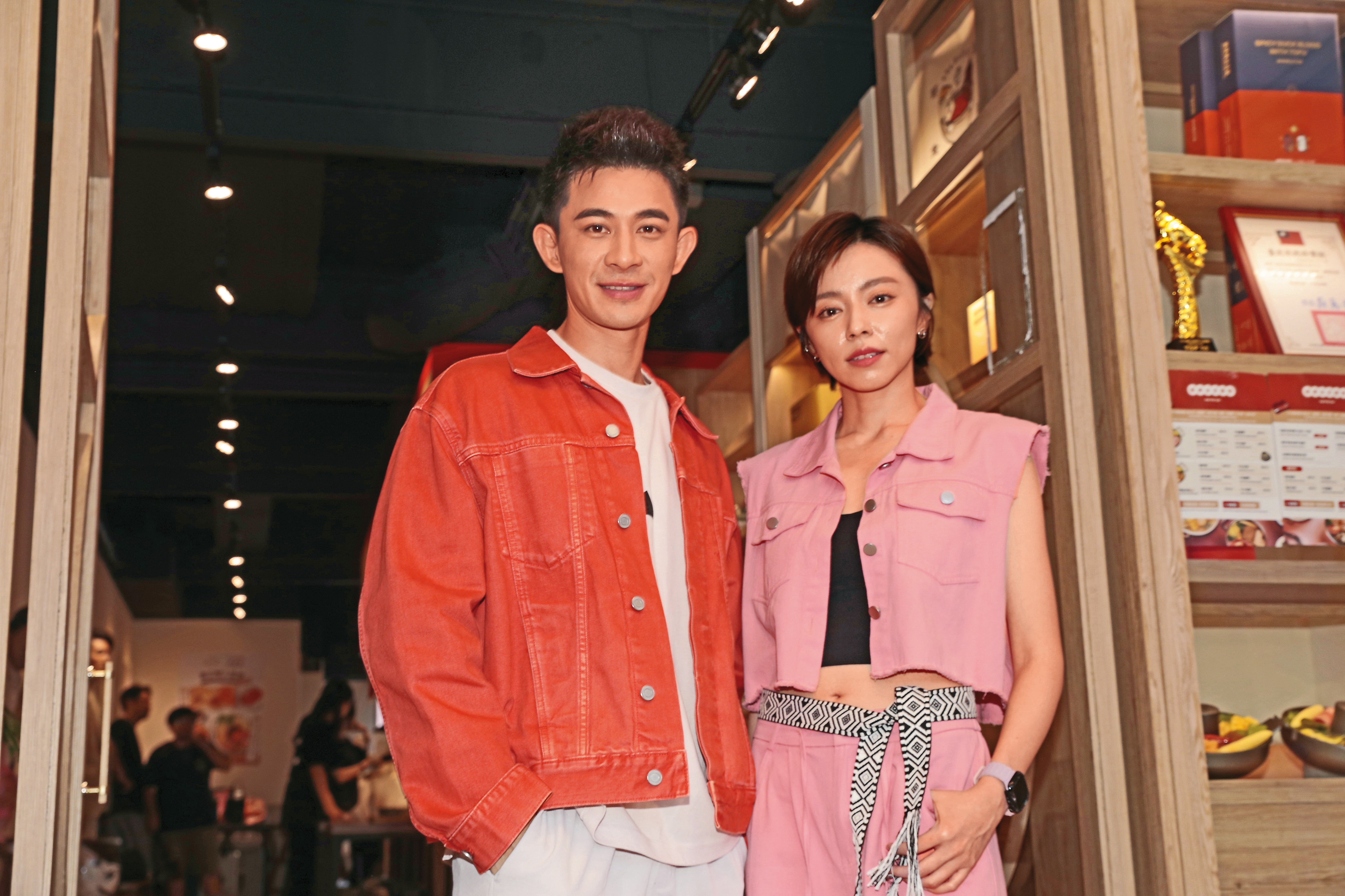 近期王瞳（右）的復仇和曾子益（左）的婚外情，是民視8點檔《好運來》的劇情主軸。