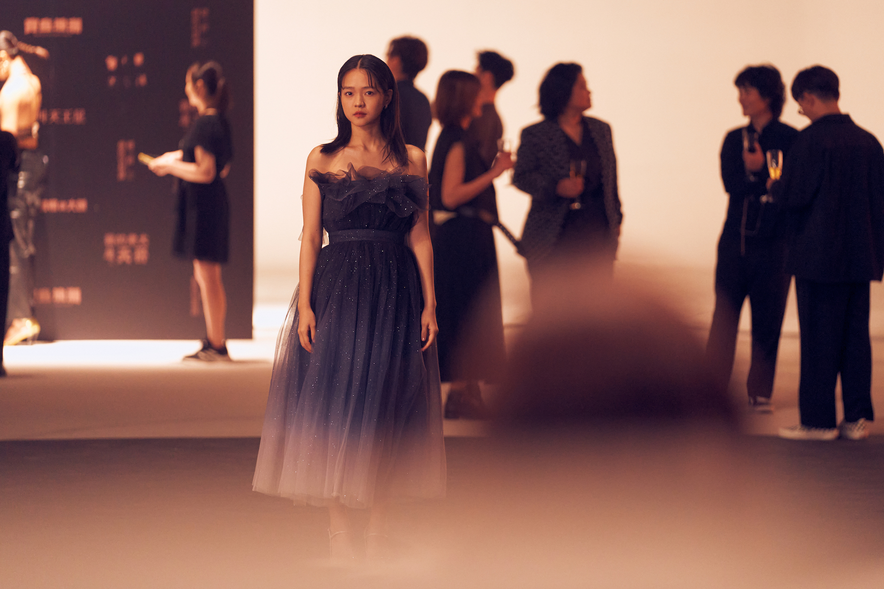 《影后》以〈從未見過的海〉以音樂為史艾瑪（林廷憶飾演）揭開她的心聲。（Netflix提供）