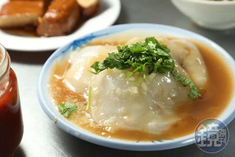 高雄哈瑪星的「萬全肉圓」粉皮極軟，內餡調味細膩，充滿純粹的豬肉鮮香。(何宗昇攝)