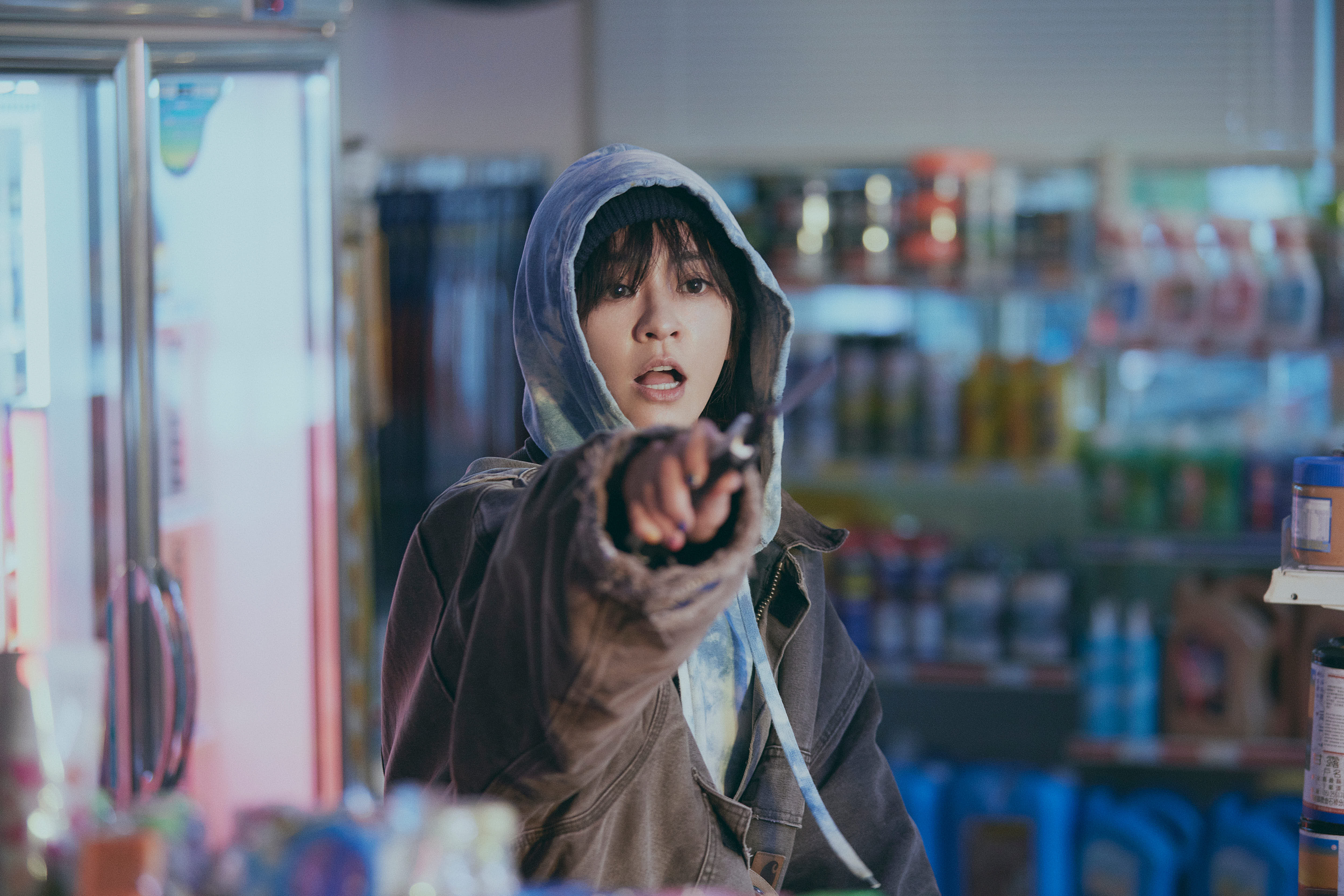 陳意涵為Ella陳嘉樺新單曲〈南方的月亮〉拍MV。（勁樺娛樂提供）