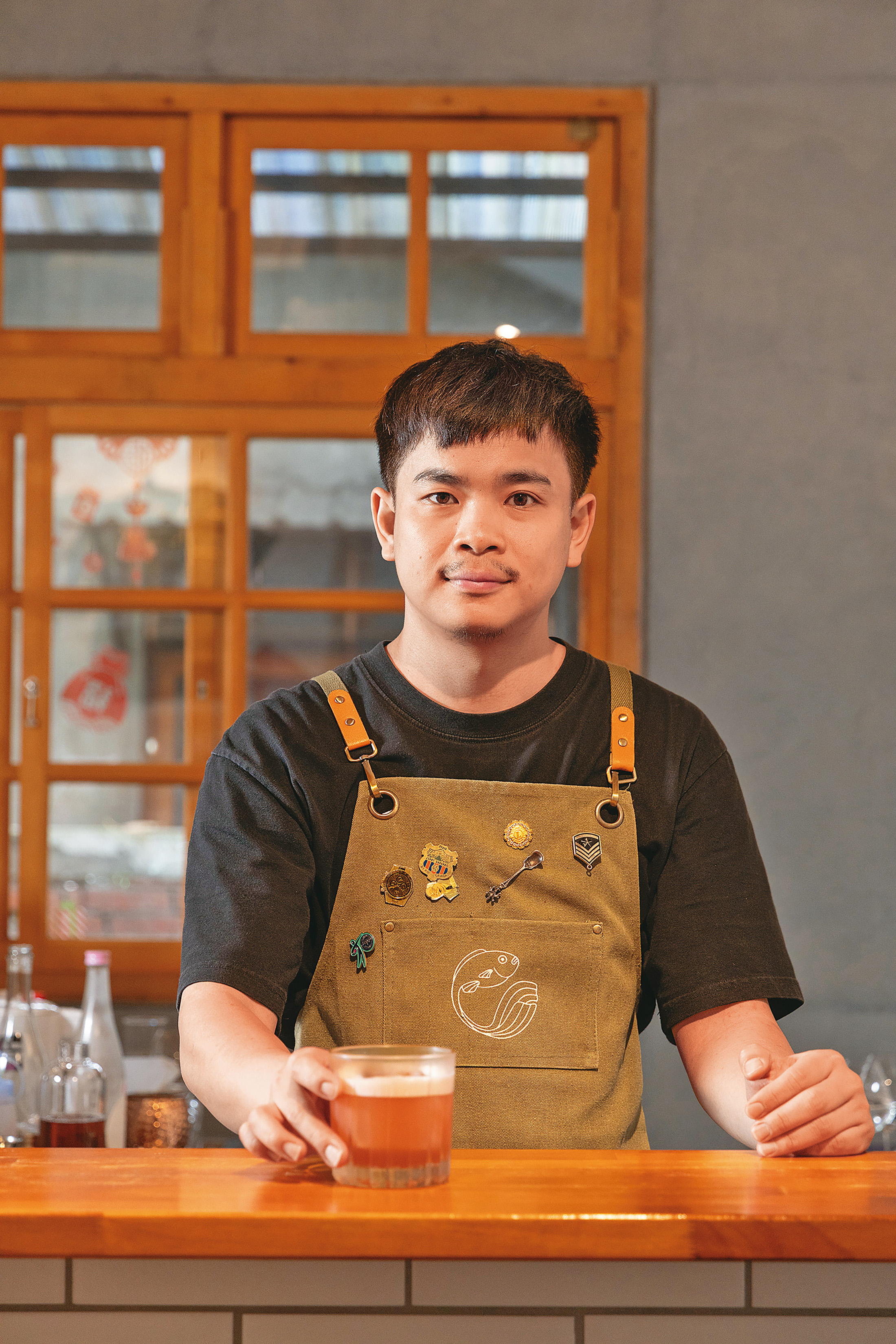 無酉無慮的老闆謝霈賢(Andy)因為自身有酒精不耐症,轉而鑽研無酒精調酒,讓這裡成為所有人都能體驗「微醺感」的放鬆所在。