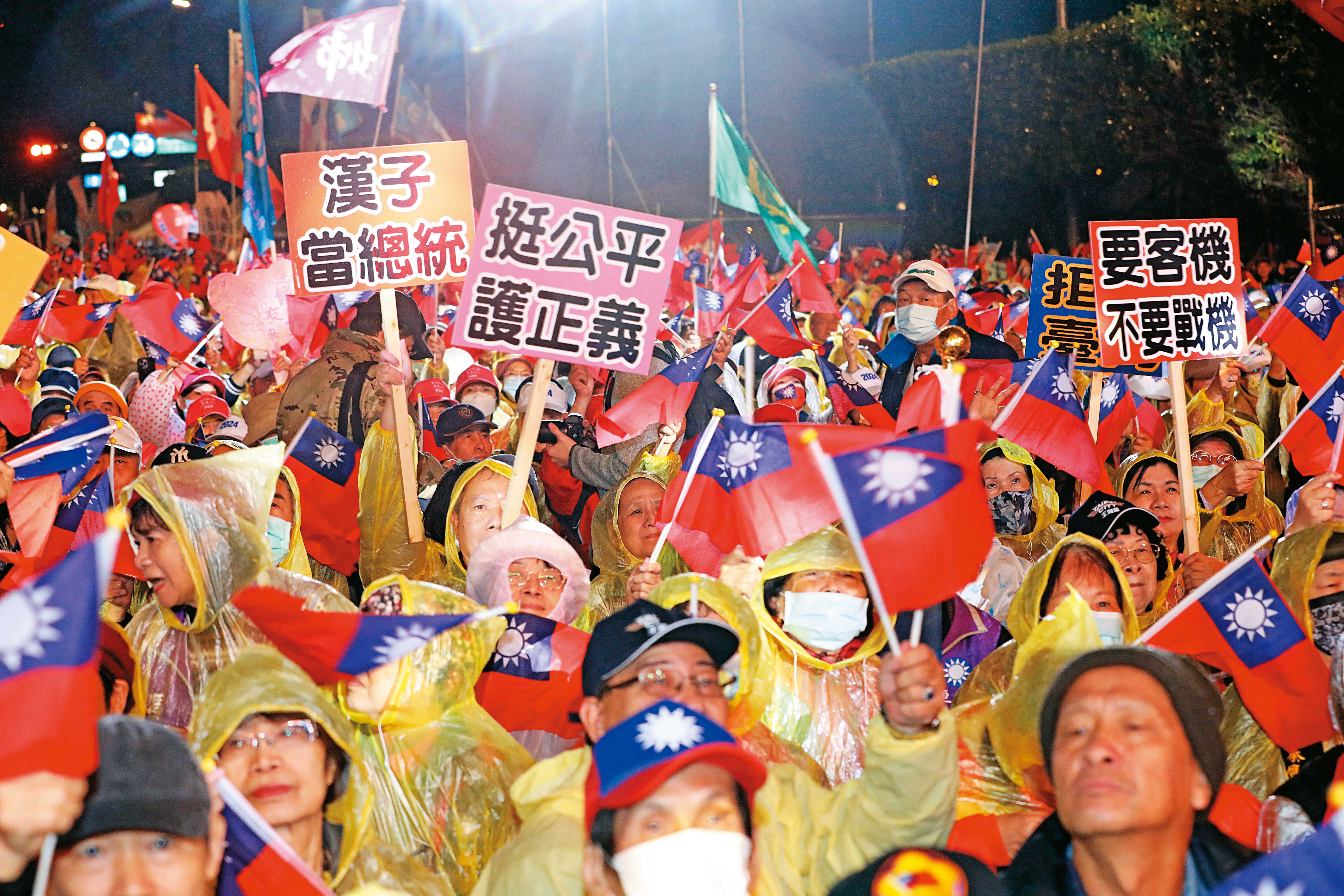 國民黨的支持者很給力，支持者的情緒非常高昂，嗅得到一種他們很想下架民進黨的堅定意志。