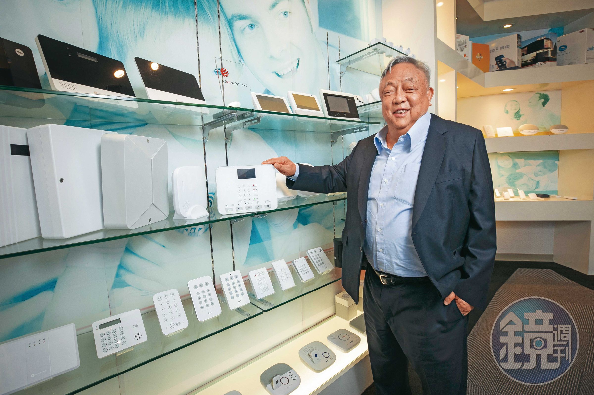 40多年前，大鵬科技董事長張再發做出全球第一台PC-Telex，也因此跨入無線通訊領域，成為台灣外銷無線警報器王；今年7月掛牌上市，年收逾44億元。