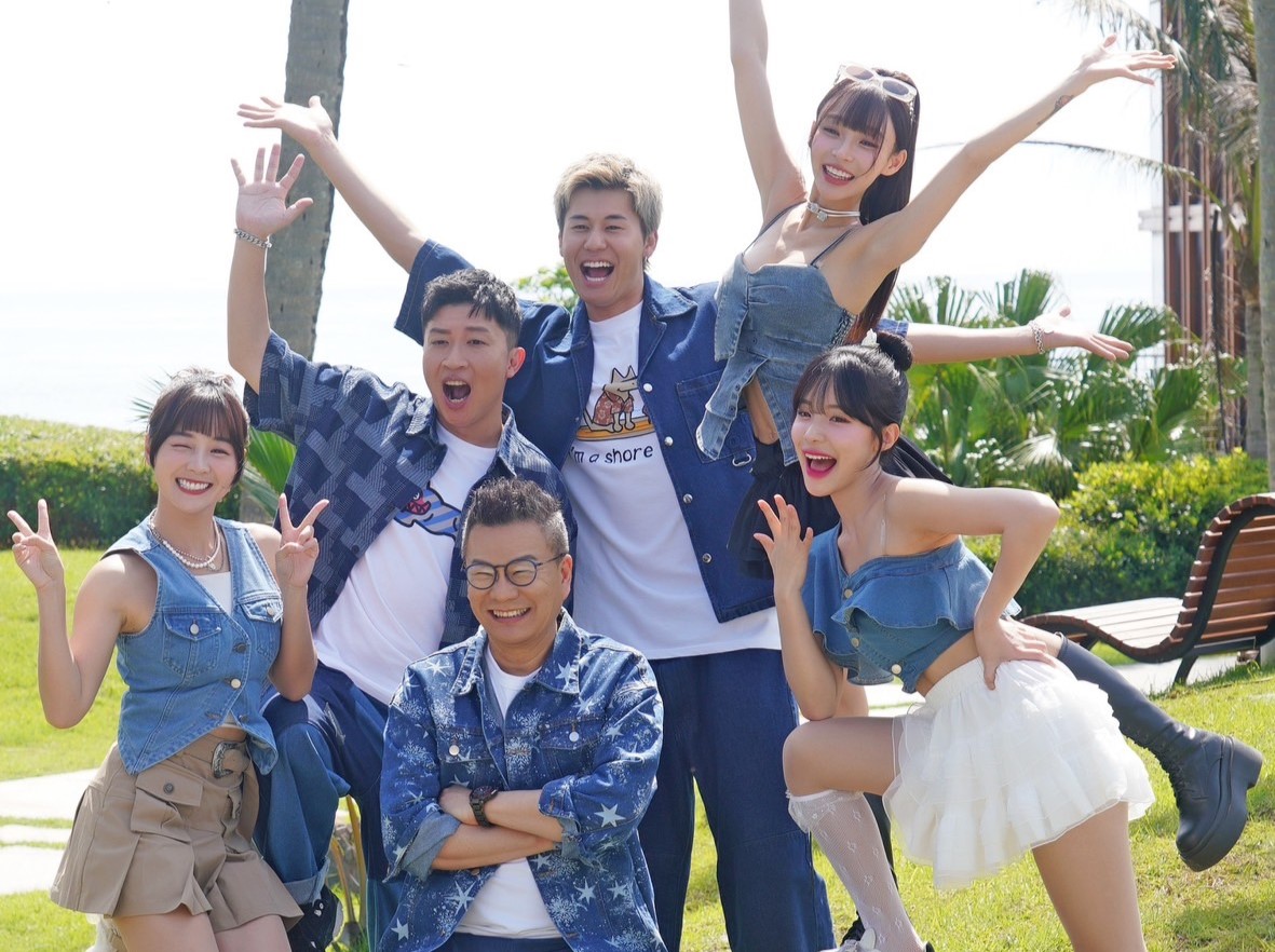 籃籃（左起）、張立東、沈玉琳、風田、林襄、李多慧合體錄影。（東森超視提供）