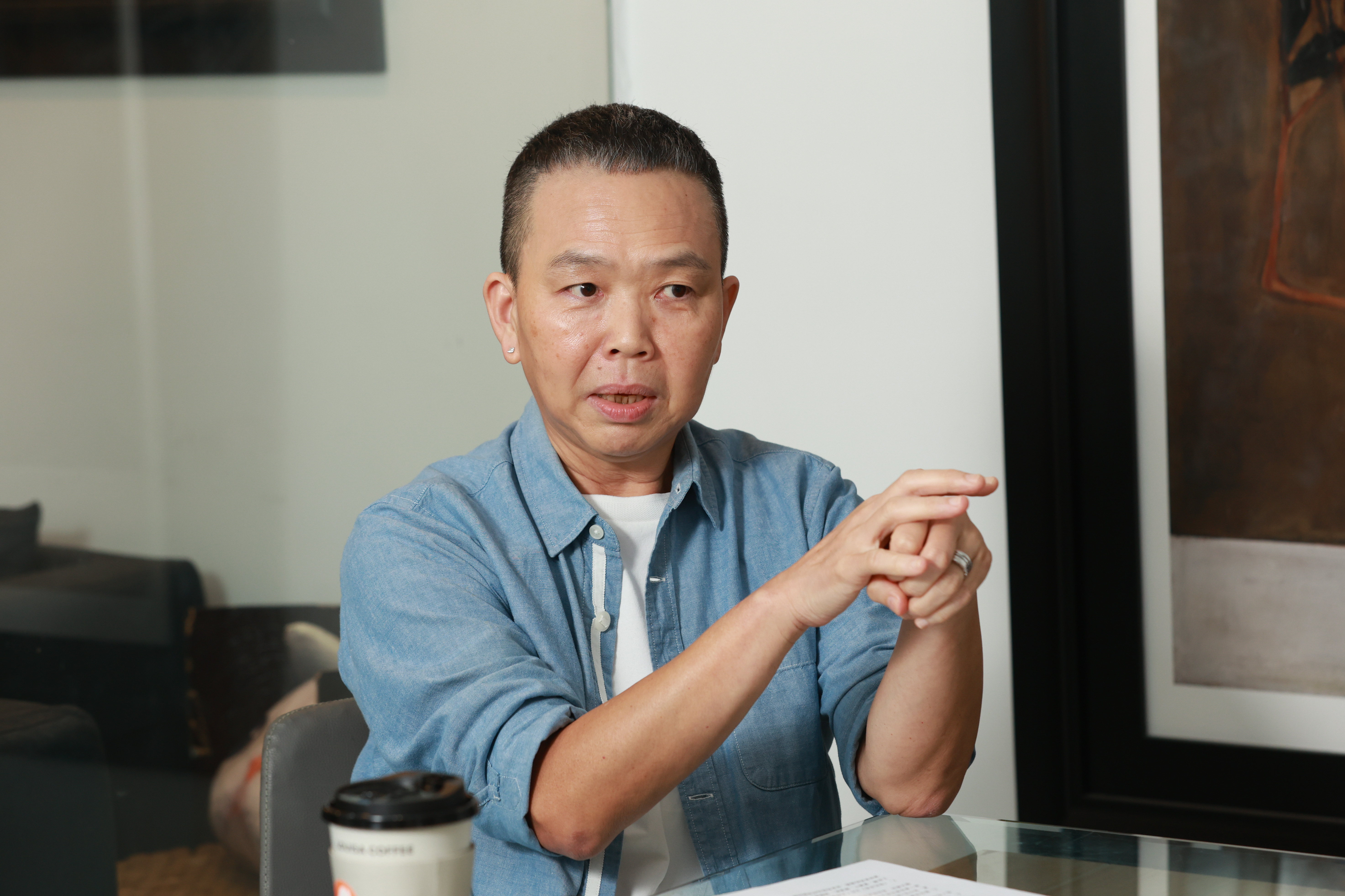 李慧蘭在公園慢跑巧遇九孔，進而邀約九孔演出《我的成長》。