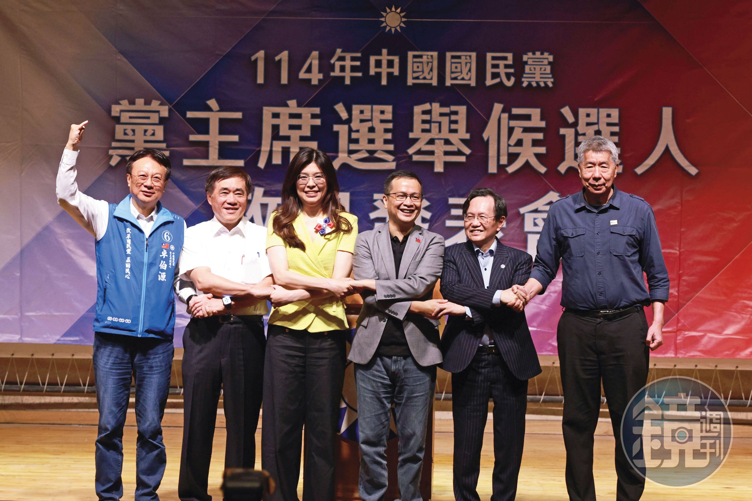 國民黨主席選舉傳出中國介選,參選人郝龍斌(左2)表示,假民調和境外網軍讓他「差點以為自己參加了烏克蘭和俄羅斯的戰爭」。(鏡報劉耀勻)