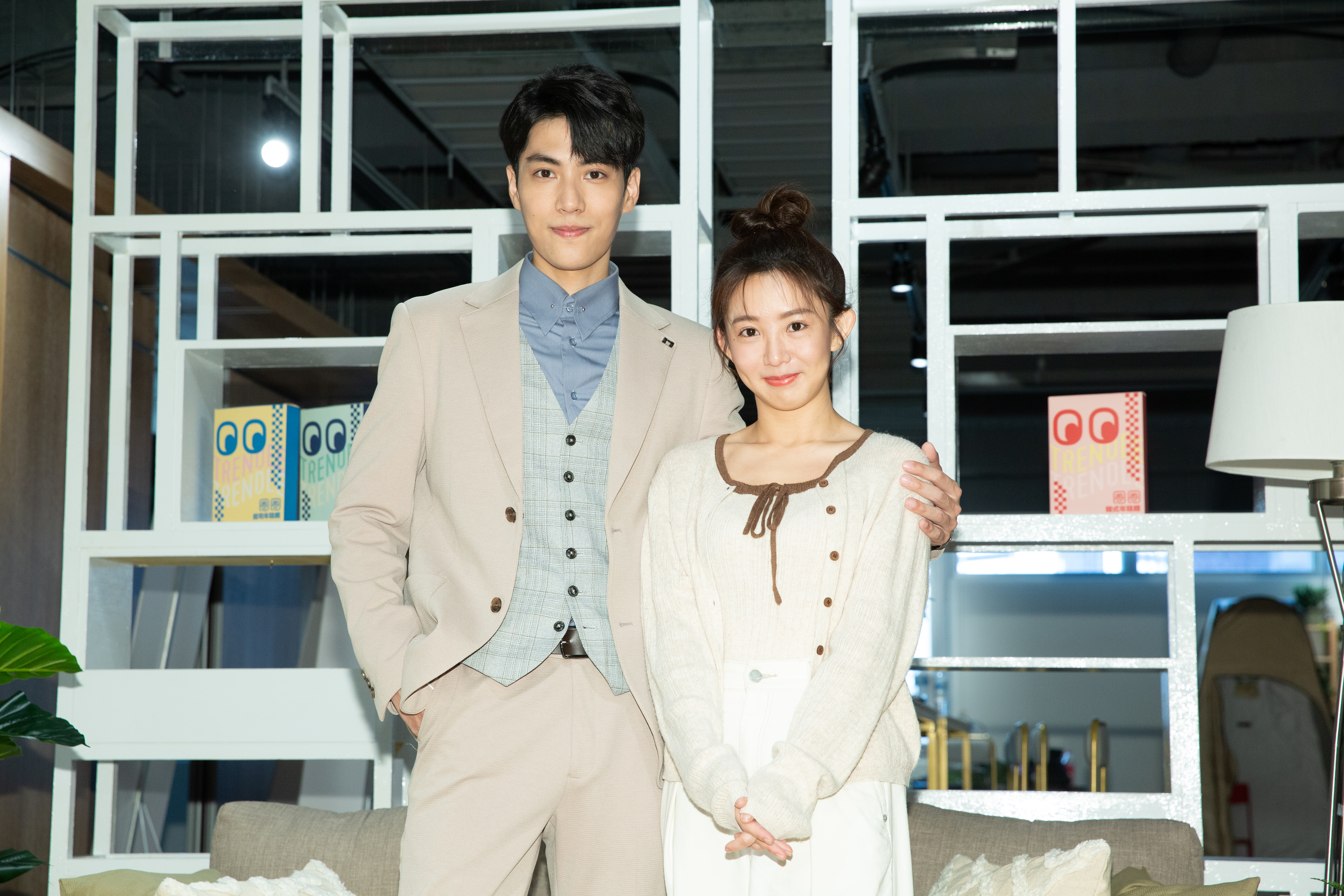 郭書瑤、林子閎今為TVBS原創影集《完全省錢戀愛手冊》受訪。