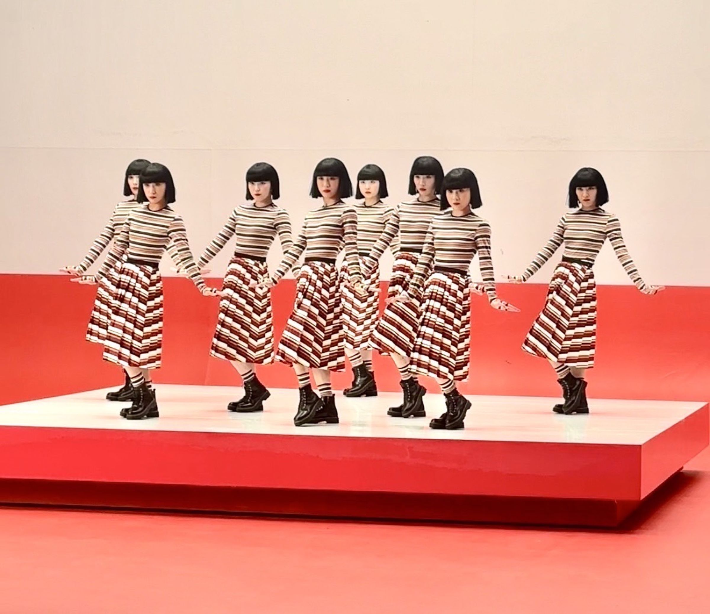 日本大阪女子舞蹈天團Avantgardey擔任新光三越週年慶廣告代言人,跳舞勸buy。(新光三越提供)