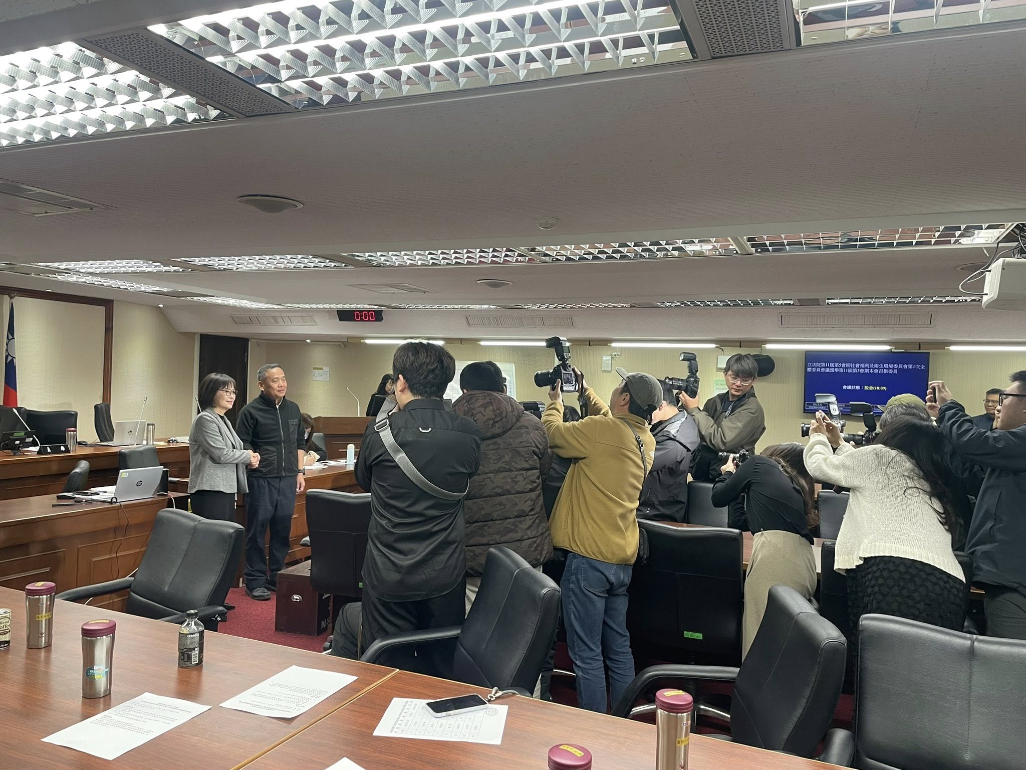林月琴經協調後代表綠營出任社福衛環召委，藍營則由盧縣一出任。（翻攝自盧縣一臉書）