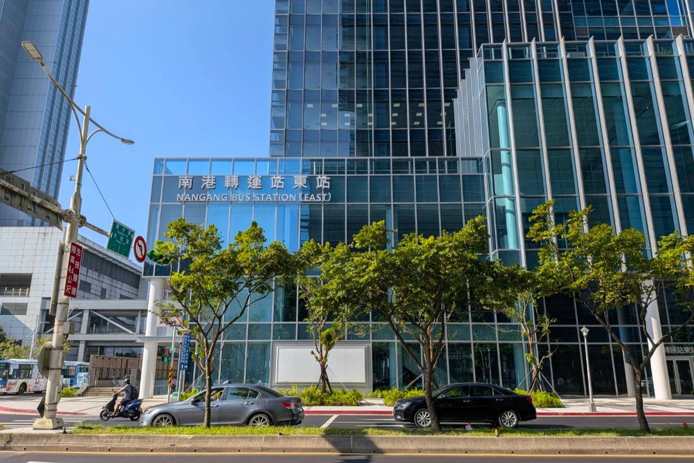 南港轉運站東站即日正式啟用,12條國道客運路線同步移至新站營運。(台北市公共運輸處提供)
