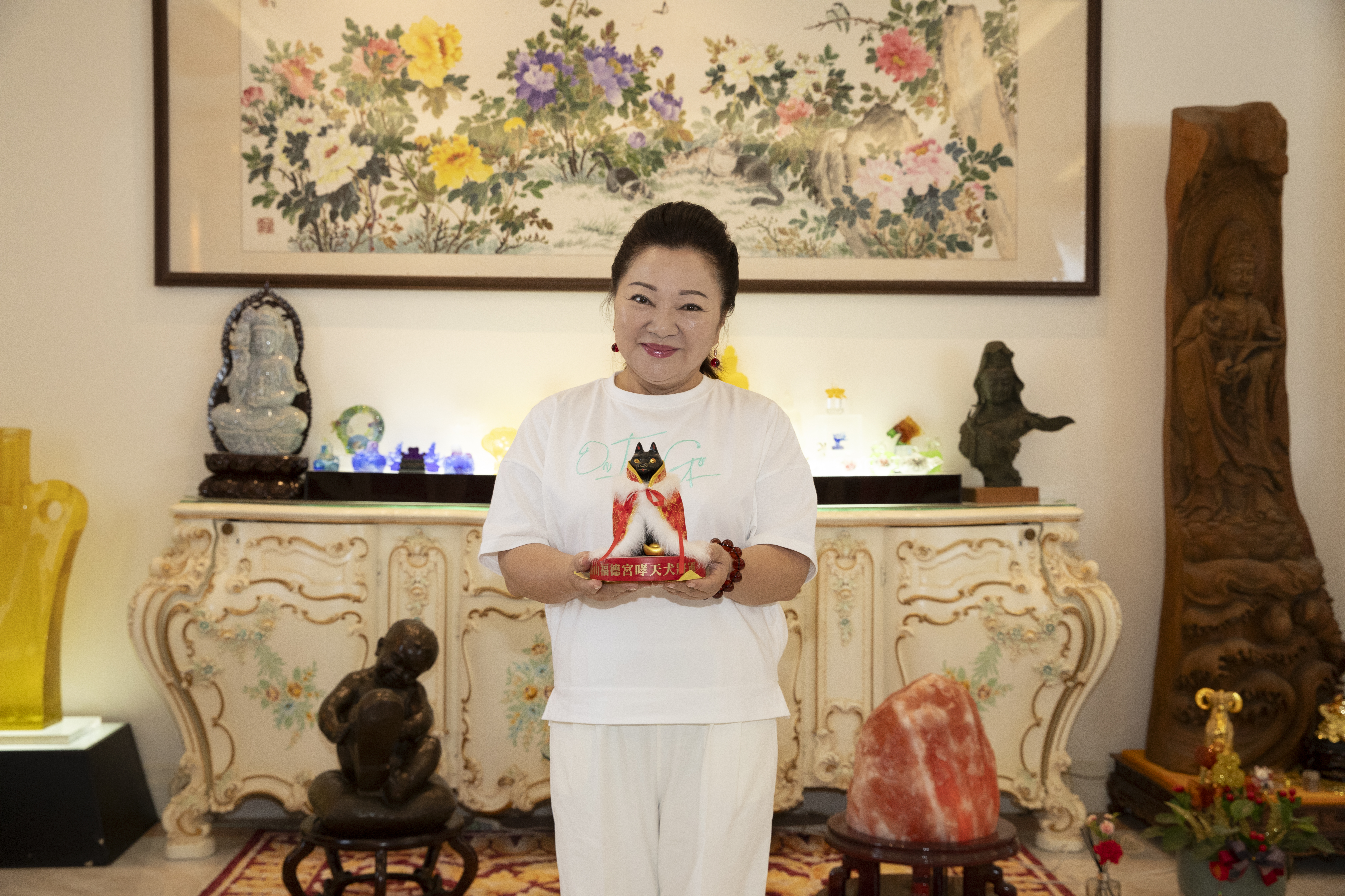 哮天犬大將軍坐鎮白冰冰家，她改安放在佛堂。