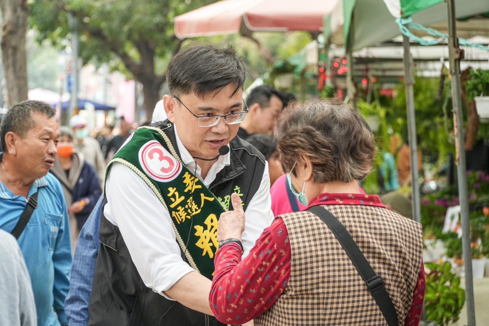 高雄市第八選區民進黨立委賴瑞隆三連霸成功，宣布將選舉補助款360萬全數捐出，做為弱勢孩童獎學金、課輔等用途。（翻攝自賴瑞隆臉書）