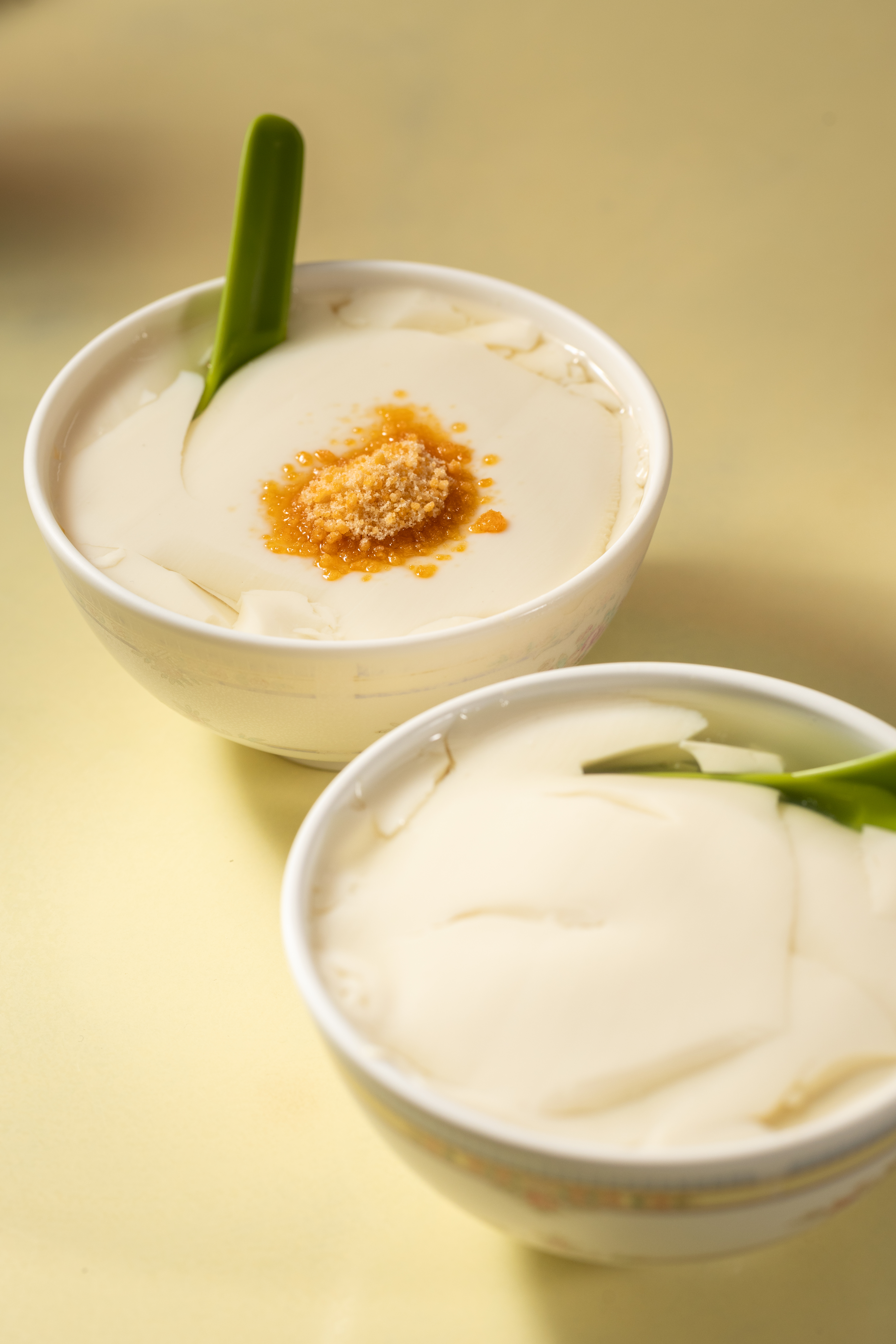 「薑汁豆腐花」的豆腐花吃起來同樣香滑，和甜辣的薑汁非常搭配。（內用港幣12元／小碗、外帶港幣15元／小碗）